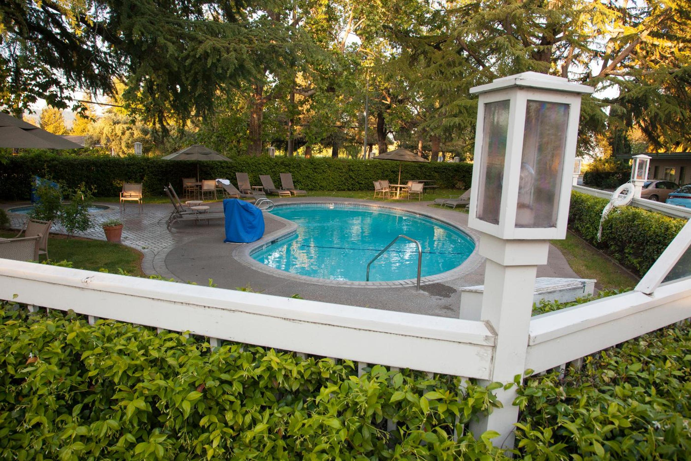 Napa Valley / Sonoma Vacations - El Bonita Motel - Property Image 1