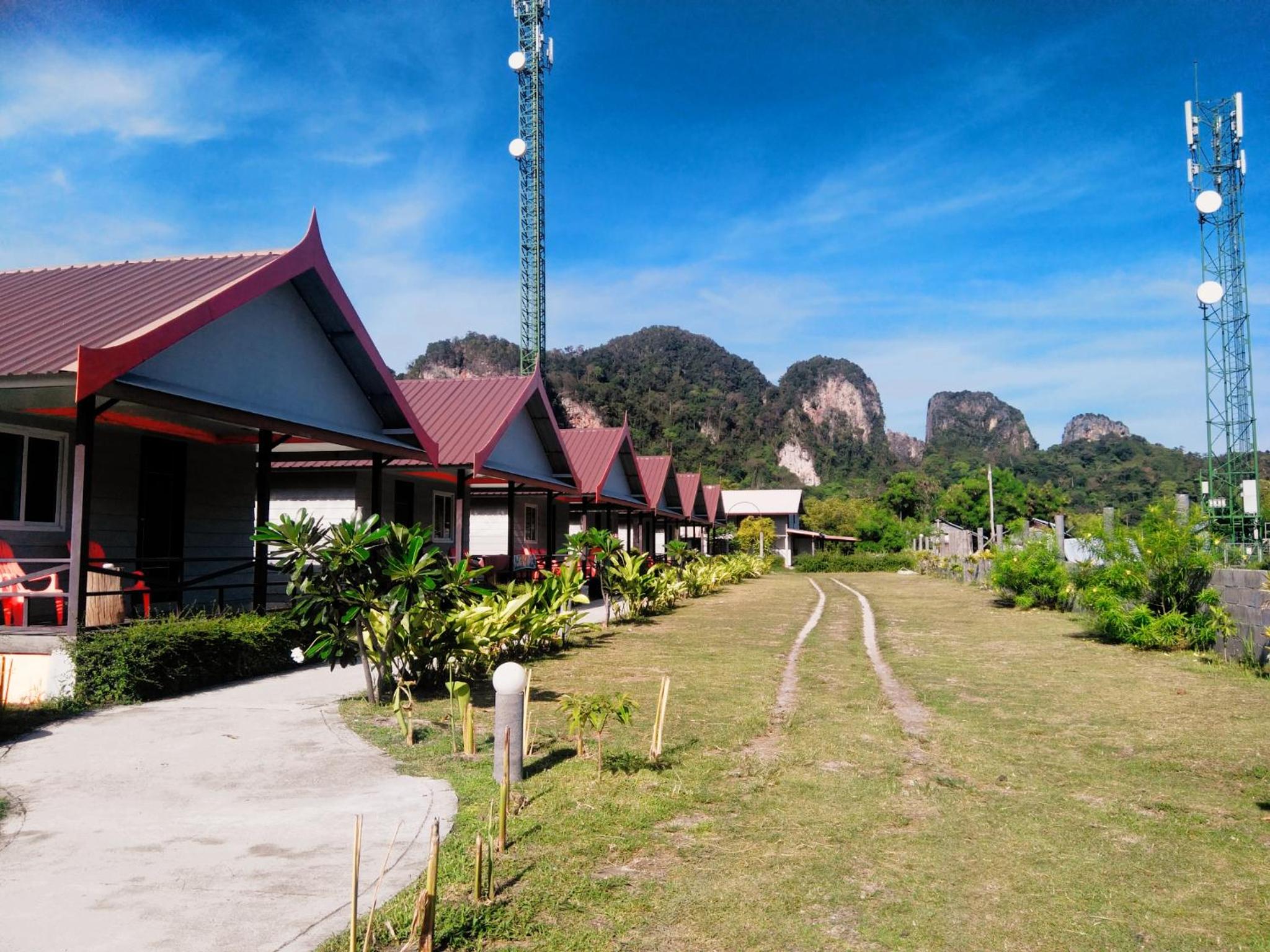 Hotel Phi Phi Coralbay - Image 1