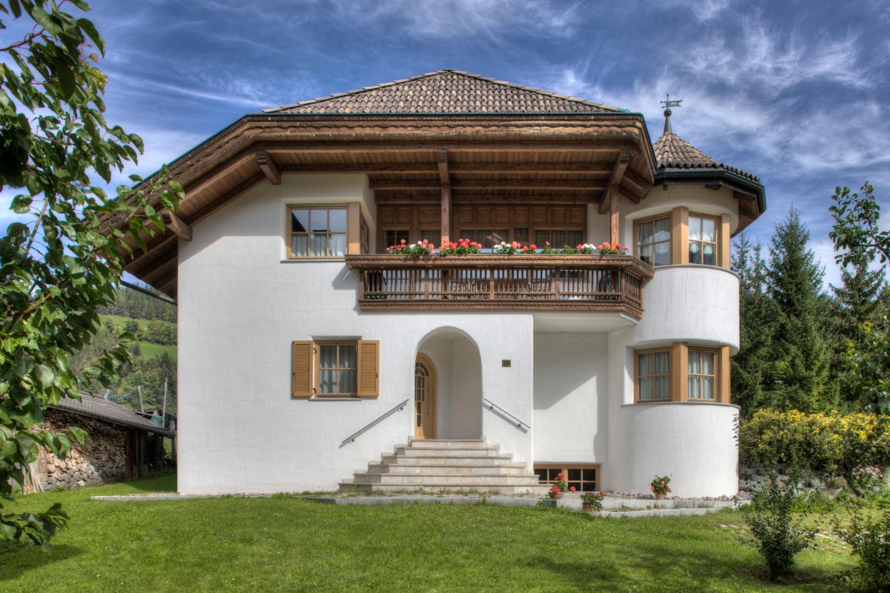 Alexander Mountain-Lodge view 2