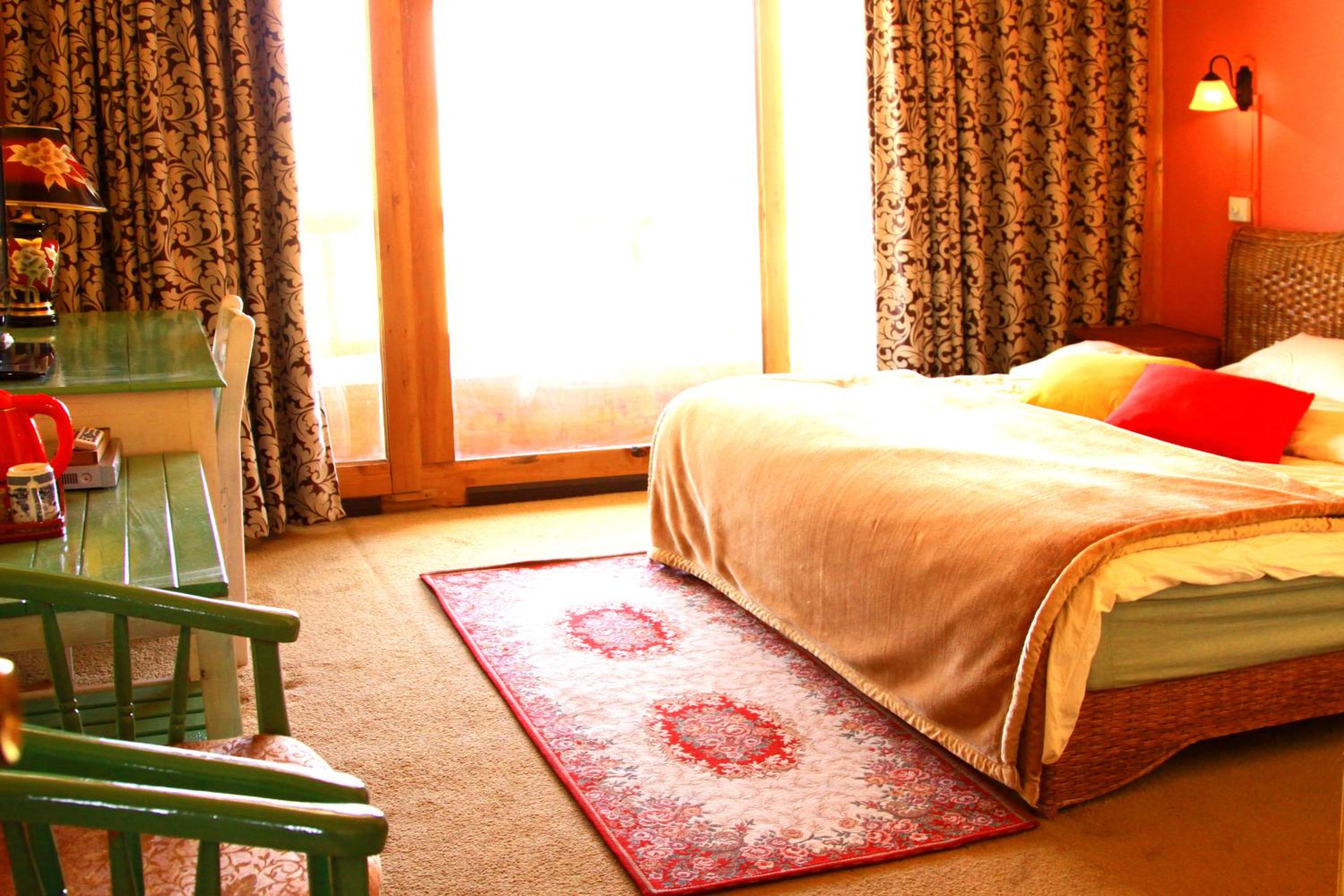 Shangri-La Lao Shay Youth Hostel
