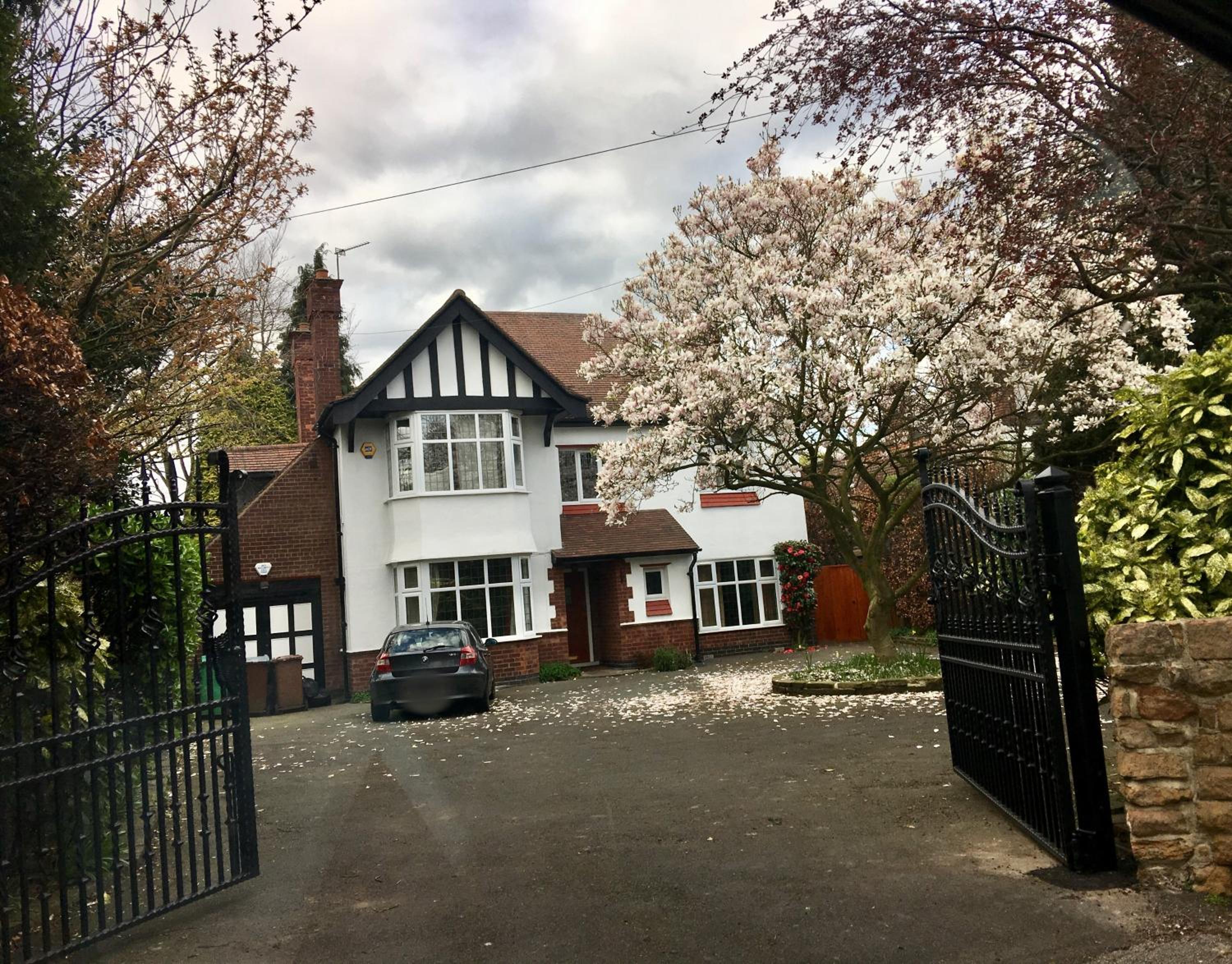 Westmorland - 4 Bedroom House - FREE Parking for up to 7 Cars - Walking distance to QMC and University - Ideal for Contractors and Large Groups