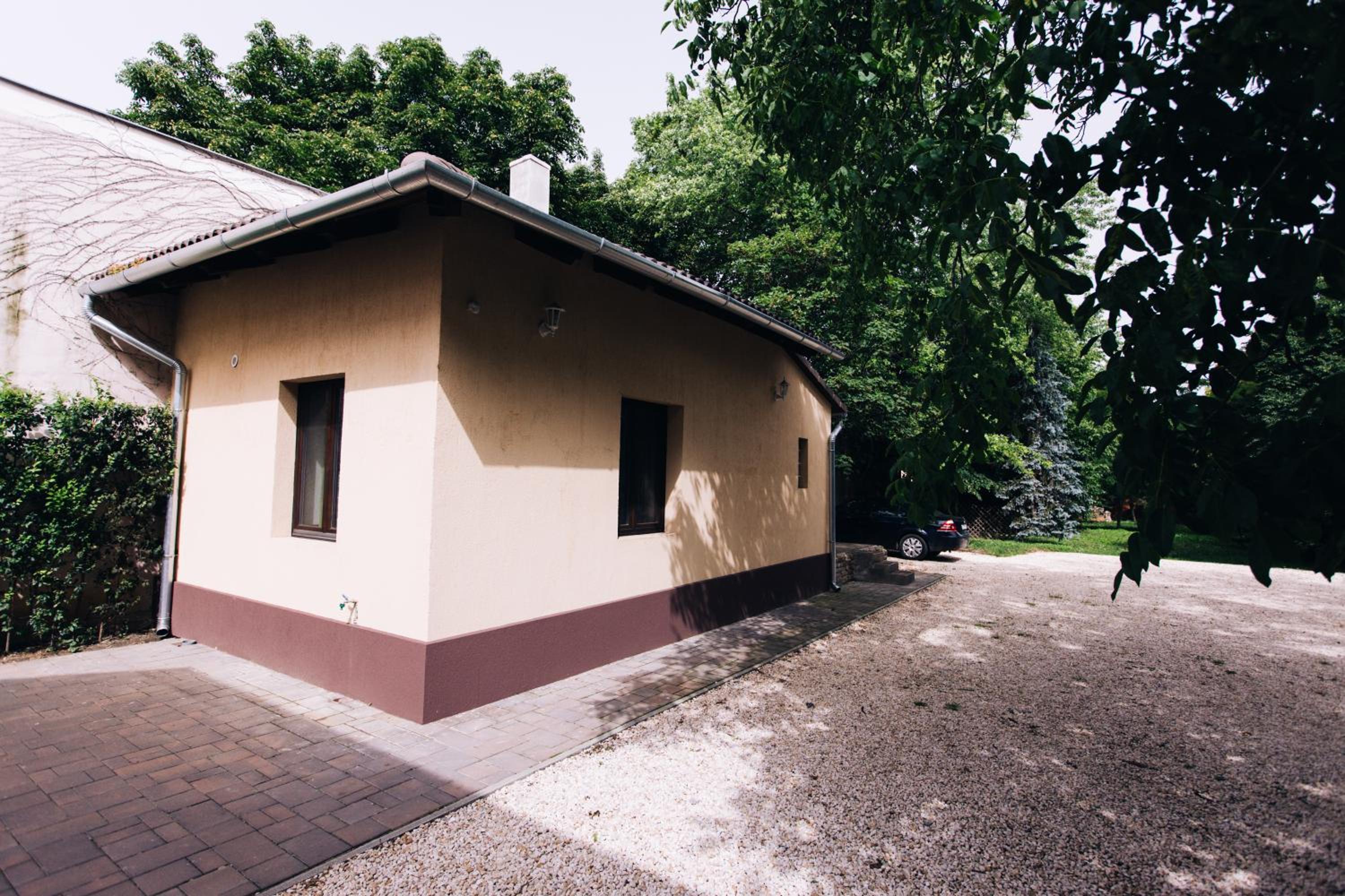 Hotel Vén Diófa De Lux Panzió - Image 1