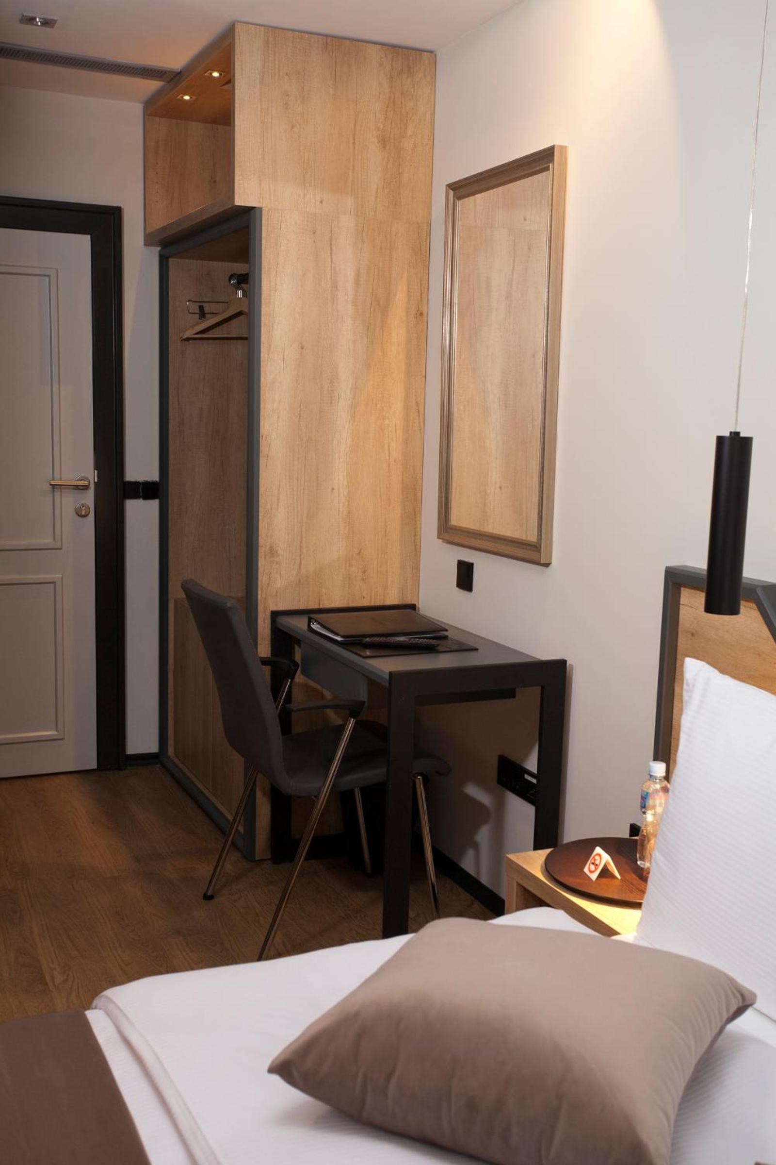 Solun's Riverside Rooms