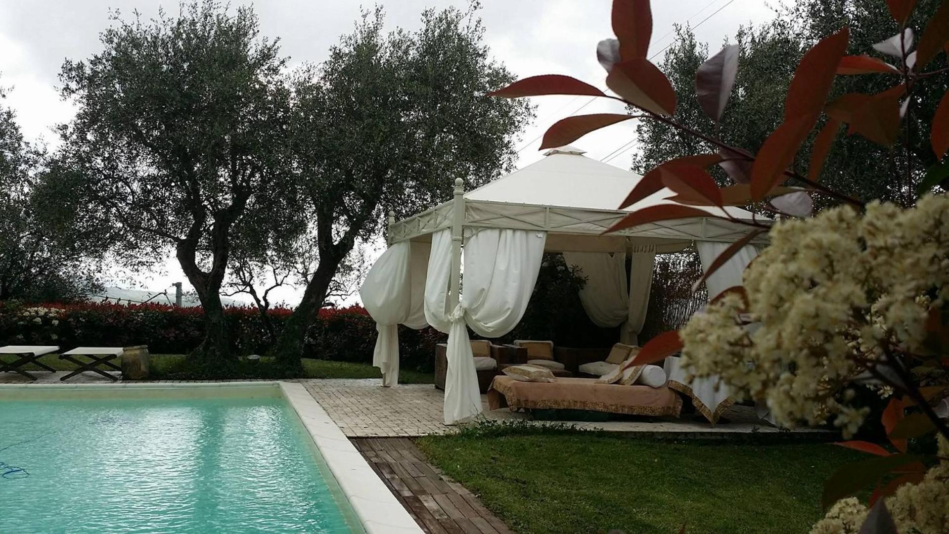 Villa Altar