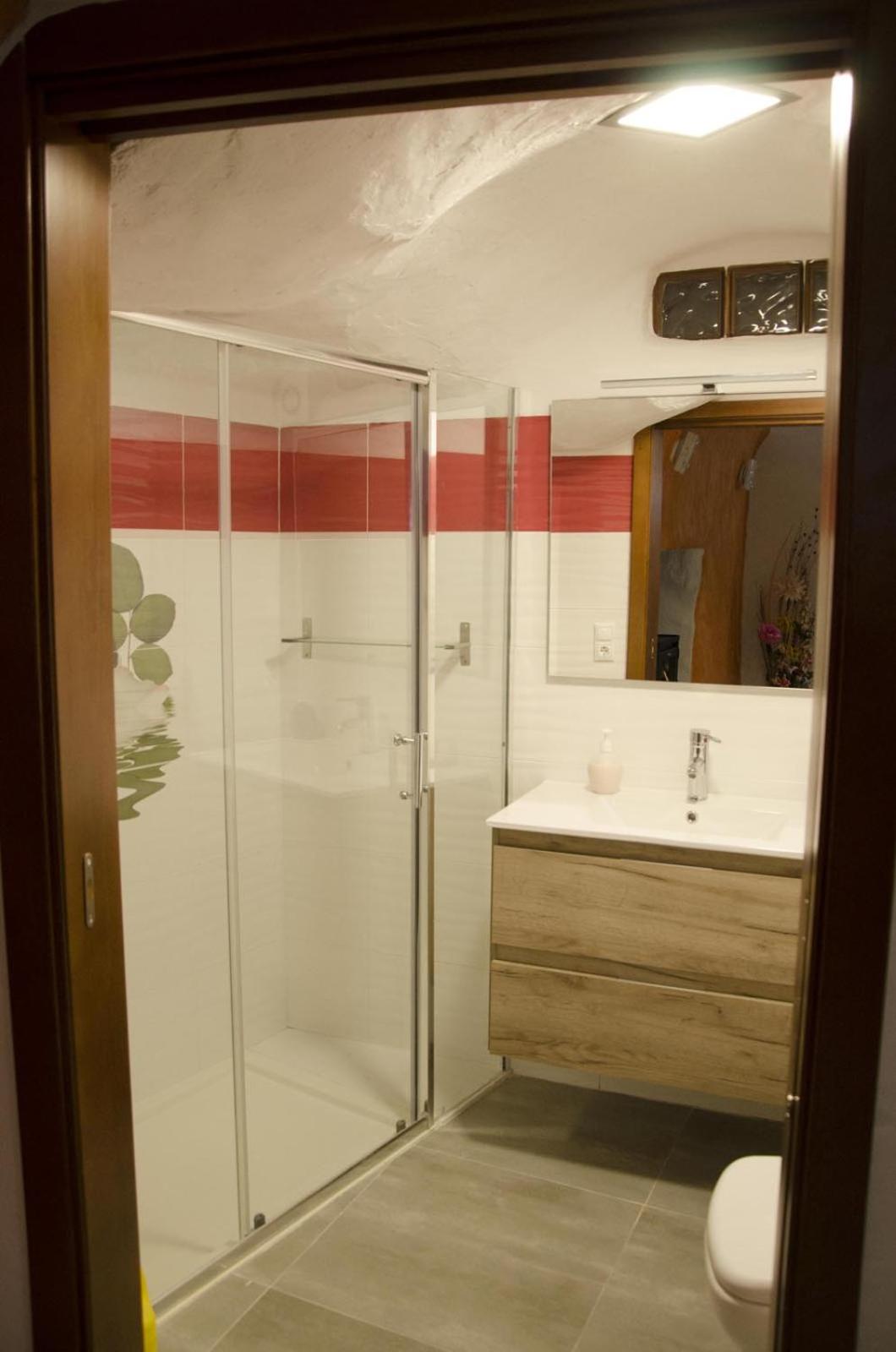 Casas Cueva con piscina y barbacoa