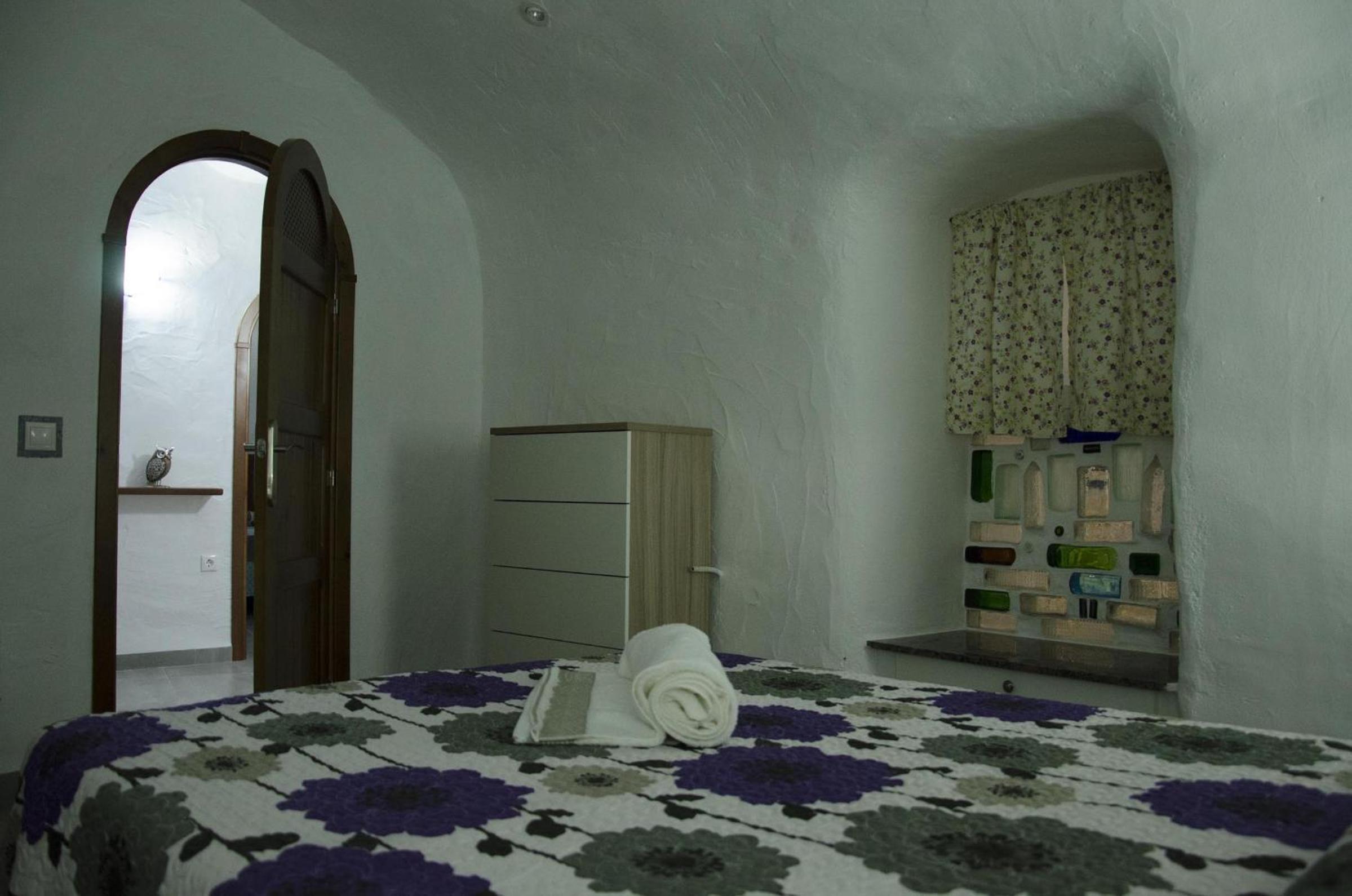 Casas Cueva con piscina y barbacoa