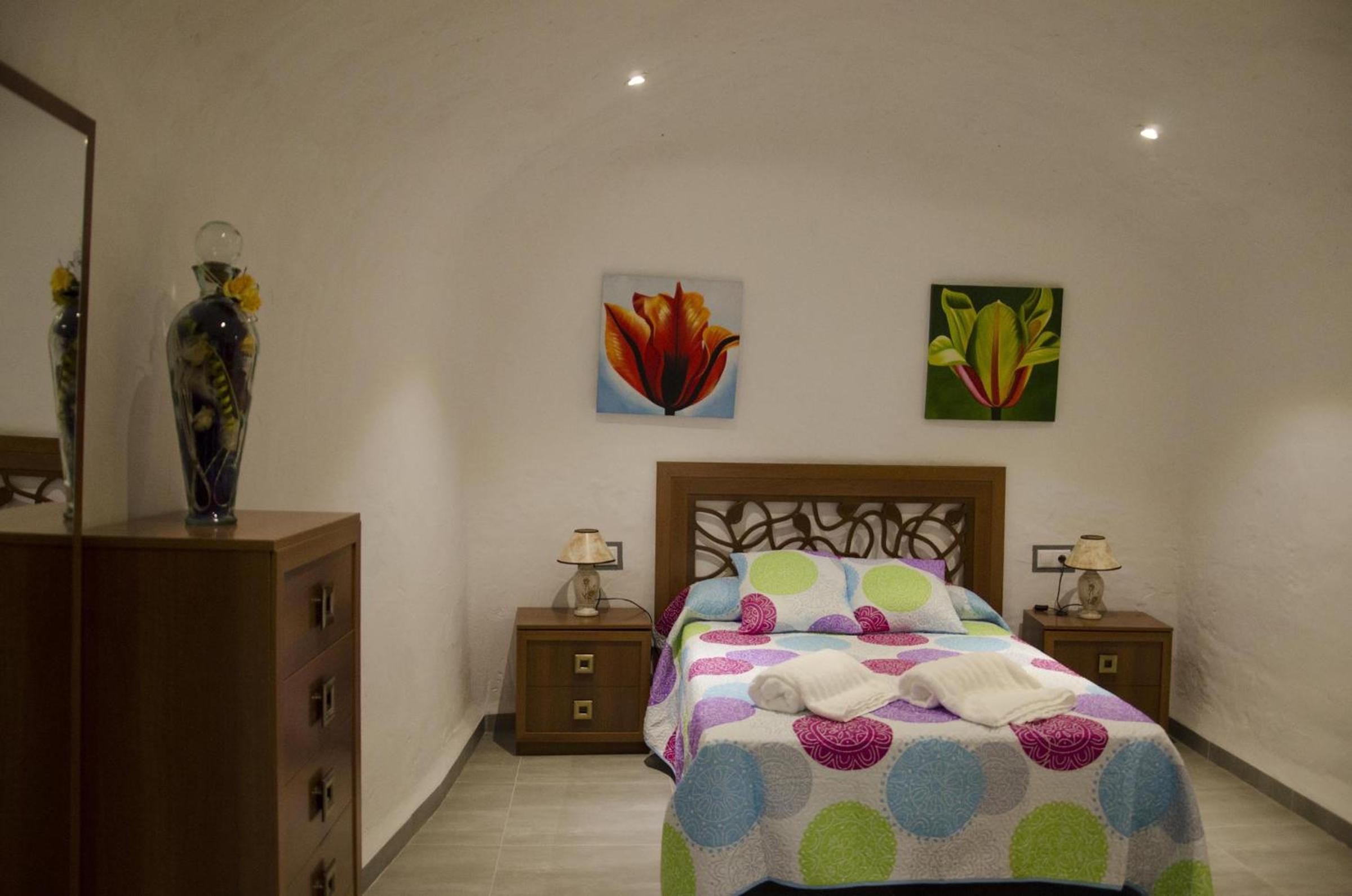 Casas Cueva con piscina y barbacoa