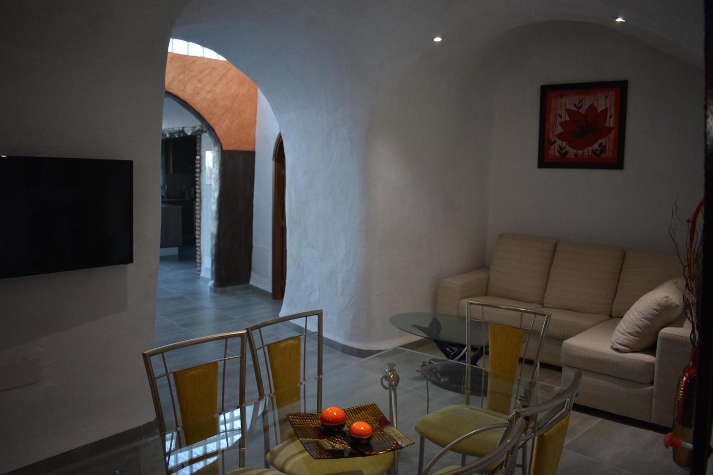 Casas Cueva con piscina y barbacoa