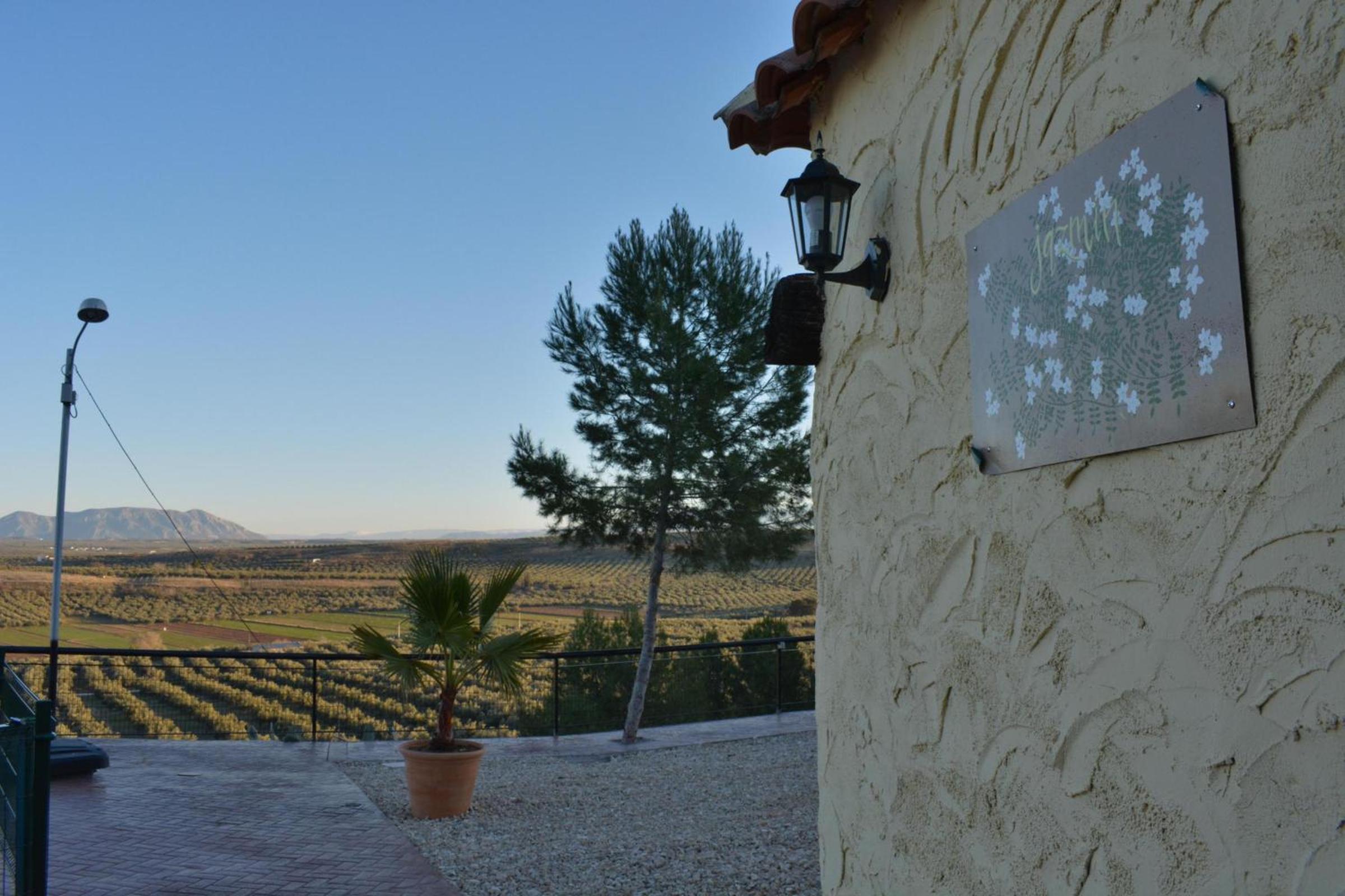 Casas Cueva con piscina y barbacoa