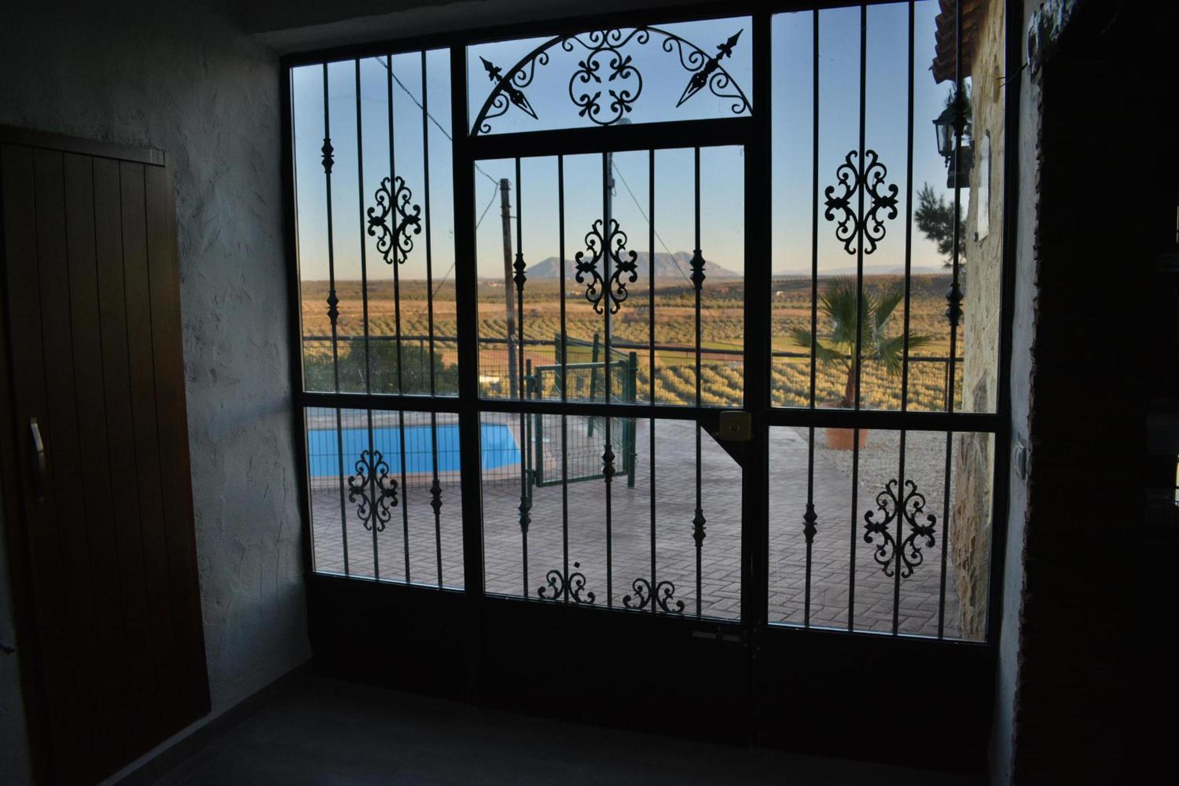 Casas Cueva con piscina y barbacoa
