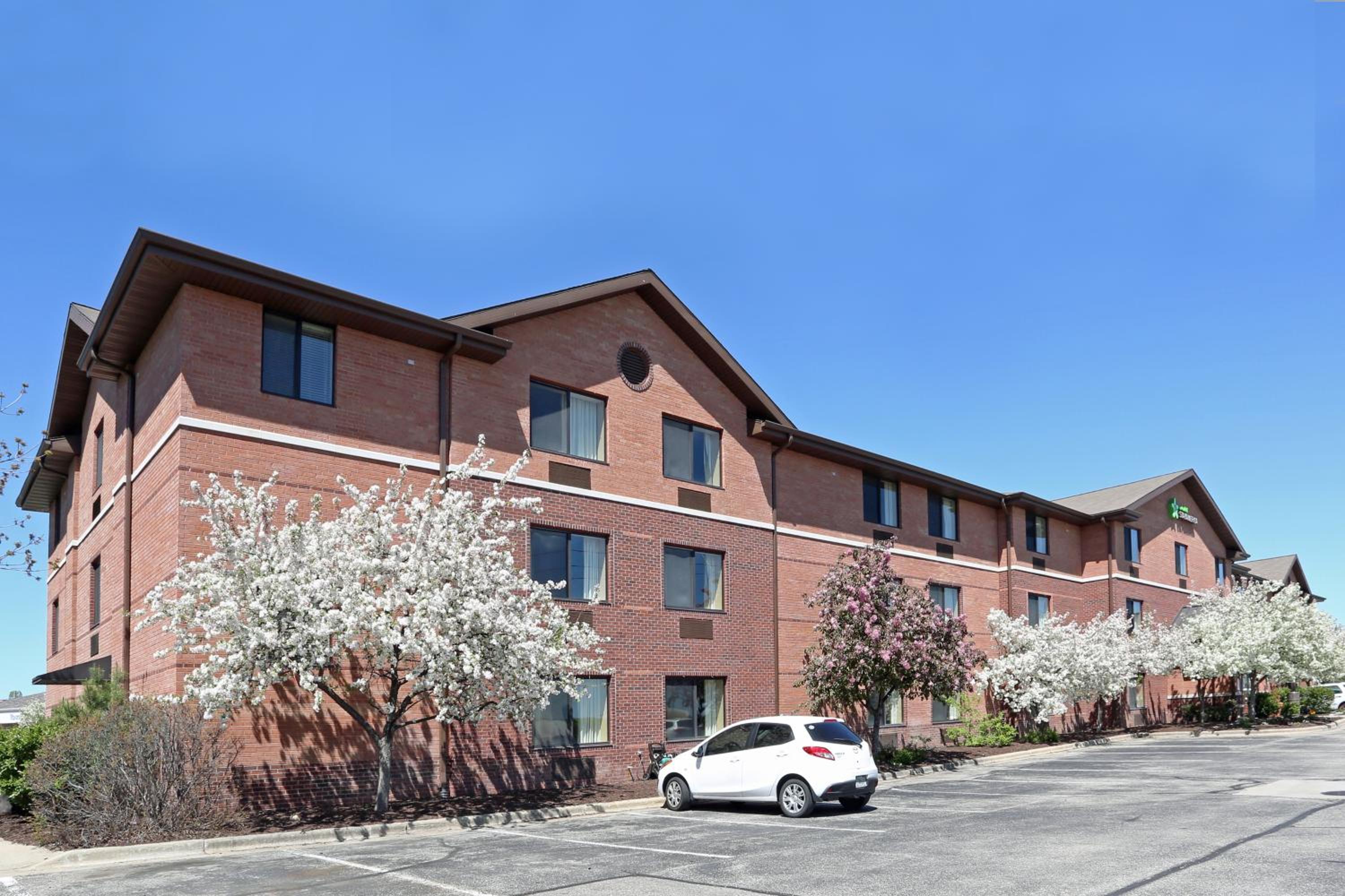 Madison Vacations - Extended Stay America Select Suites - Madison - Old Sauk Rd - Property Image 8