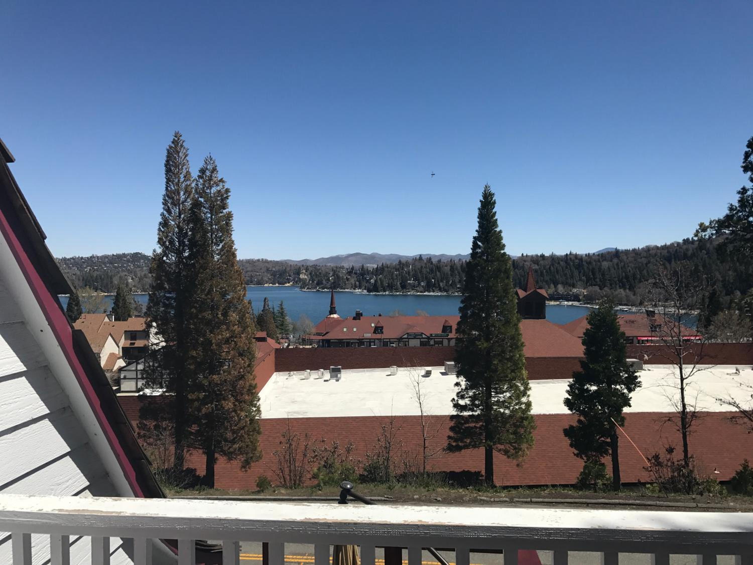 Arrowhead Lake Inn