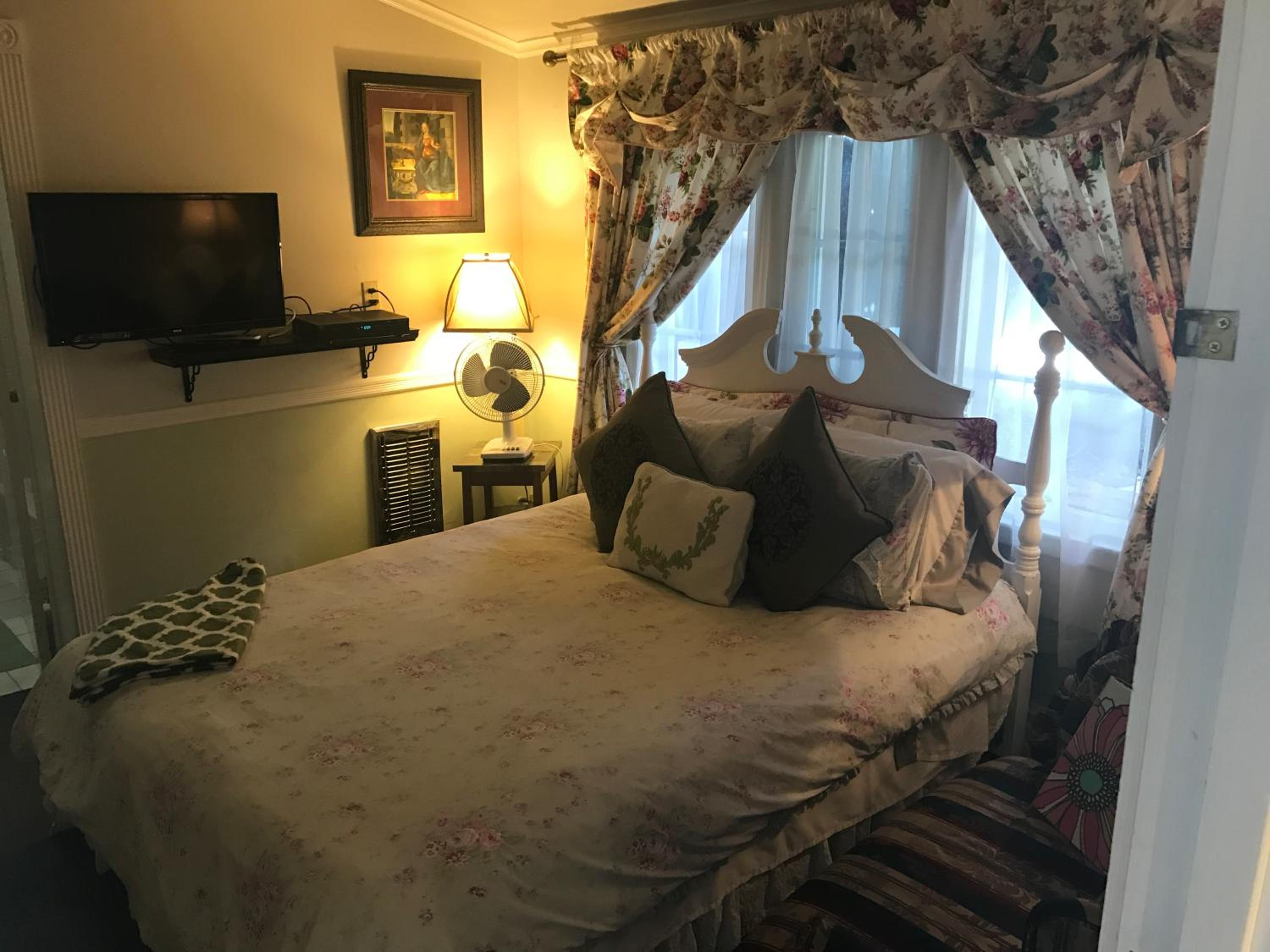 Arrowhead Lake Inn