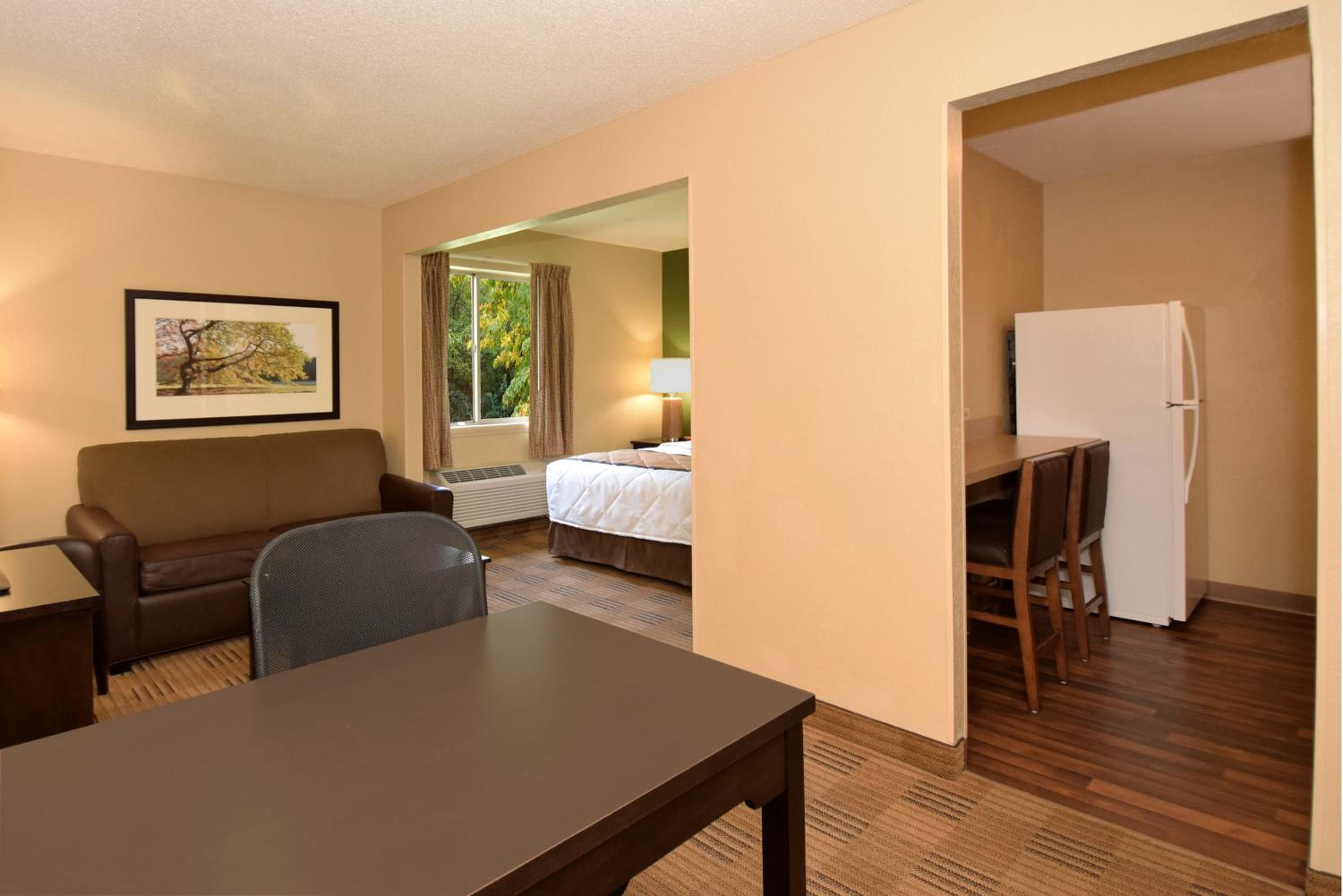 Madison Vacations - Extended Stay America Select Suites - Madison - Old Sauk Rd - Property Image 17