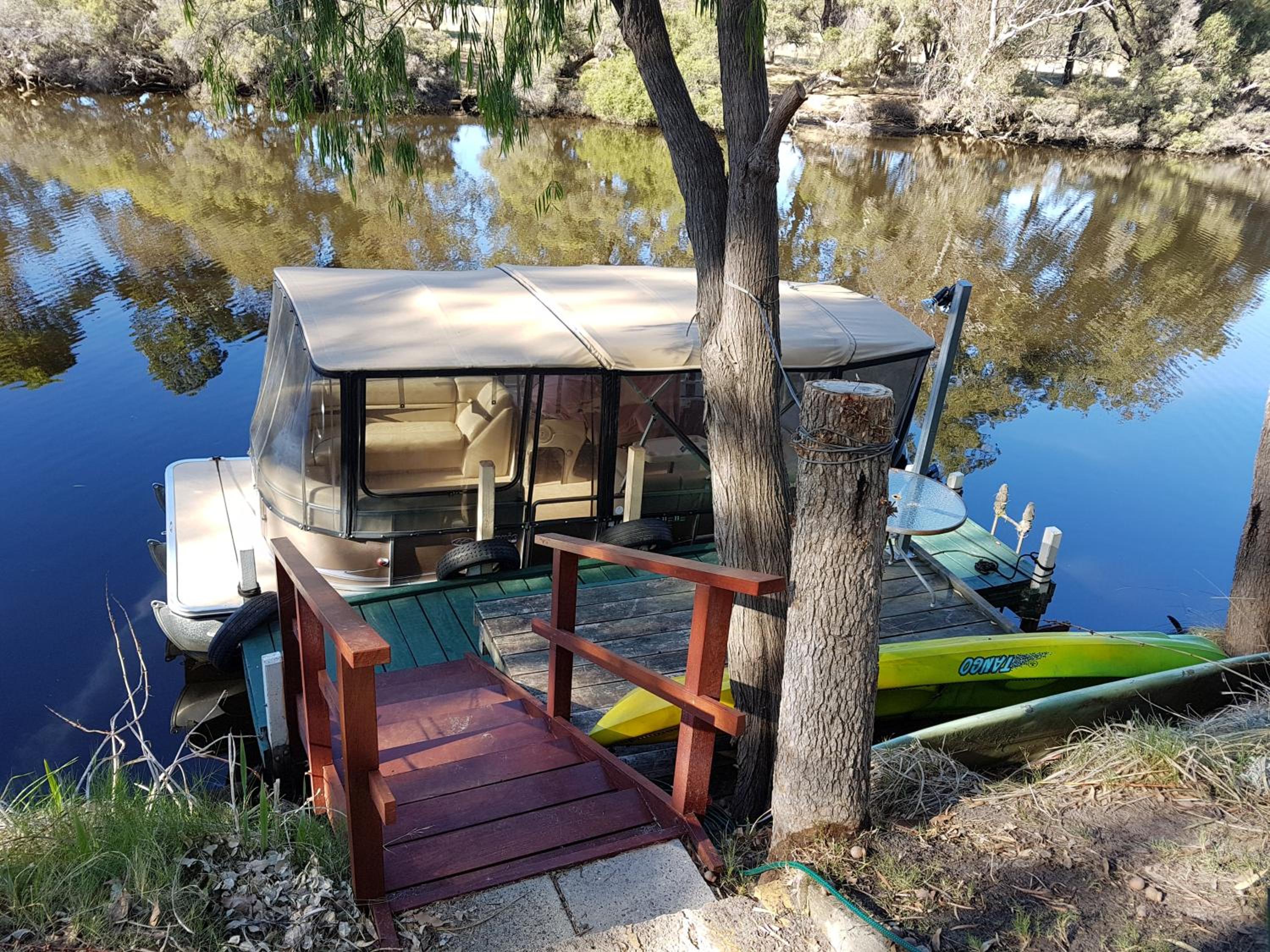 Amazing River House