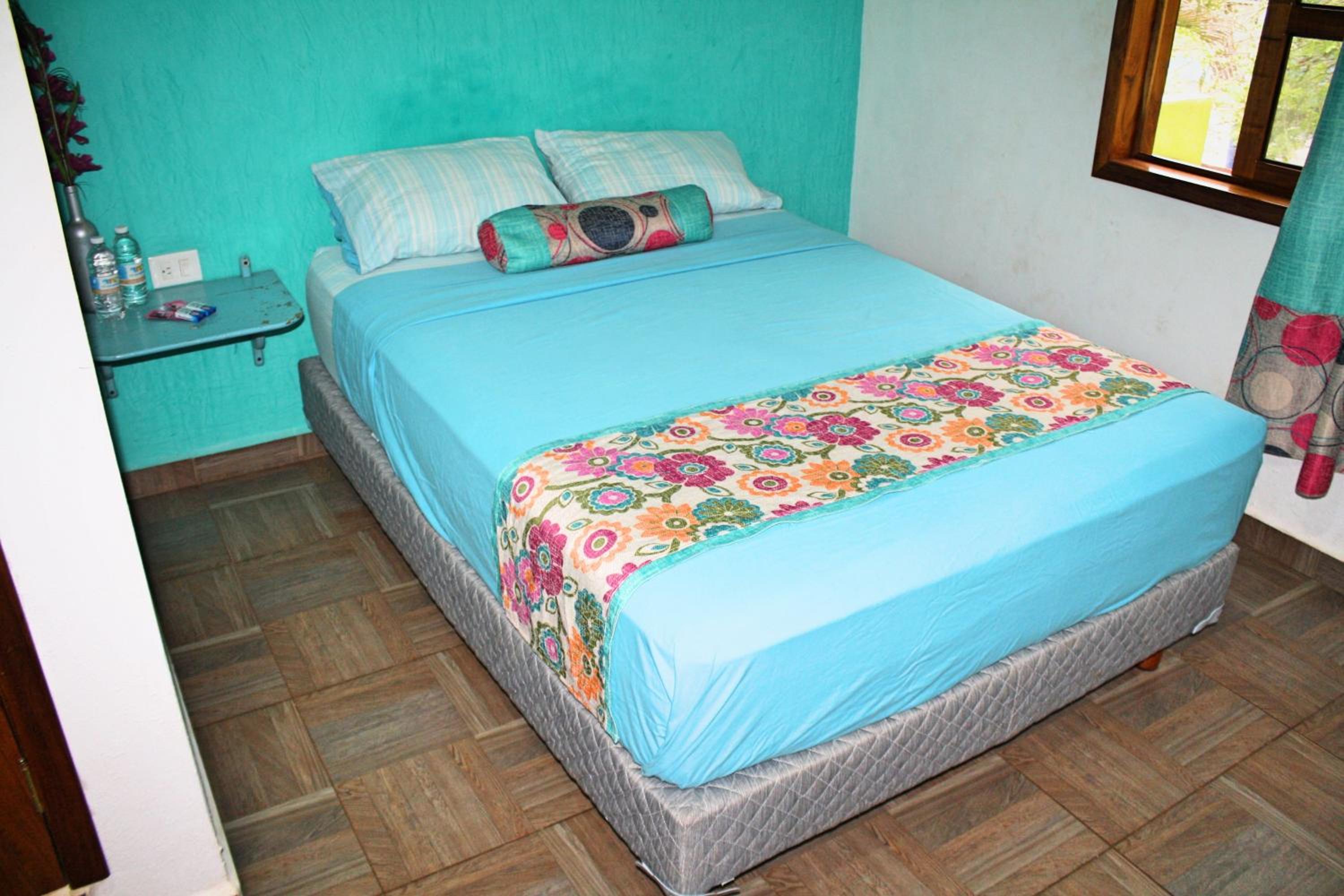 Yaxche Centro Hostal y Camping