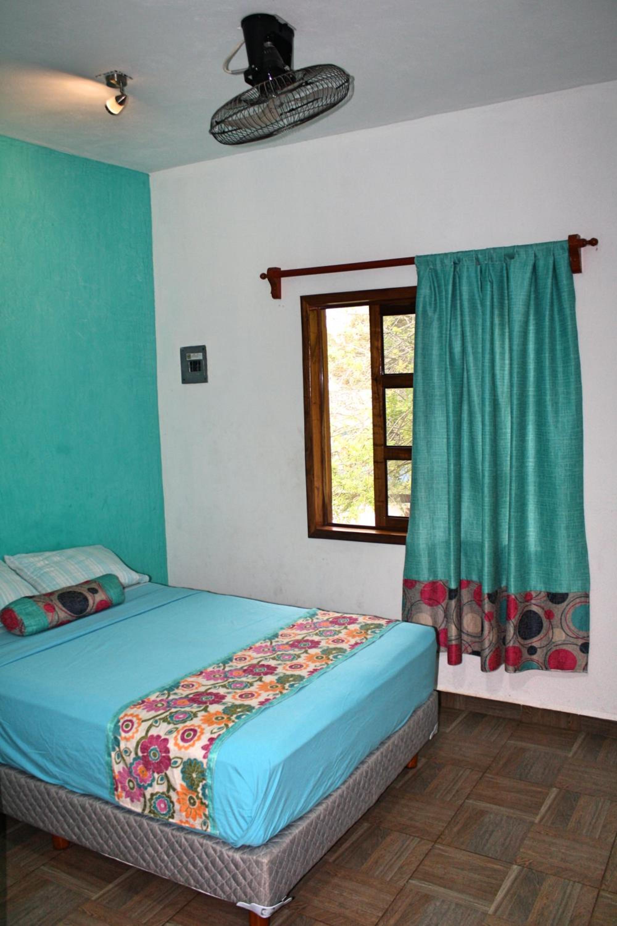 Yaxche Centro Hostal y Camping