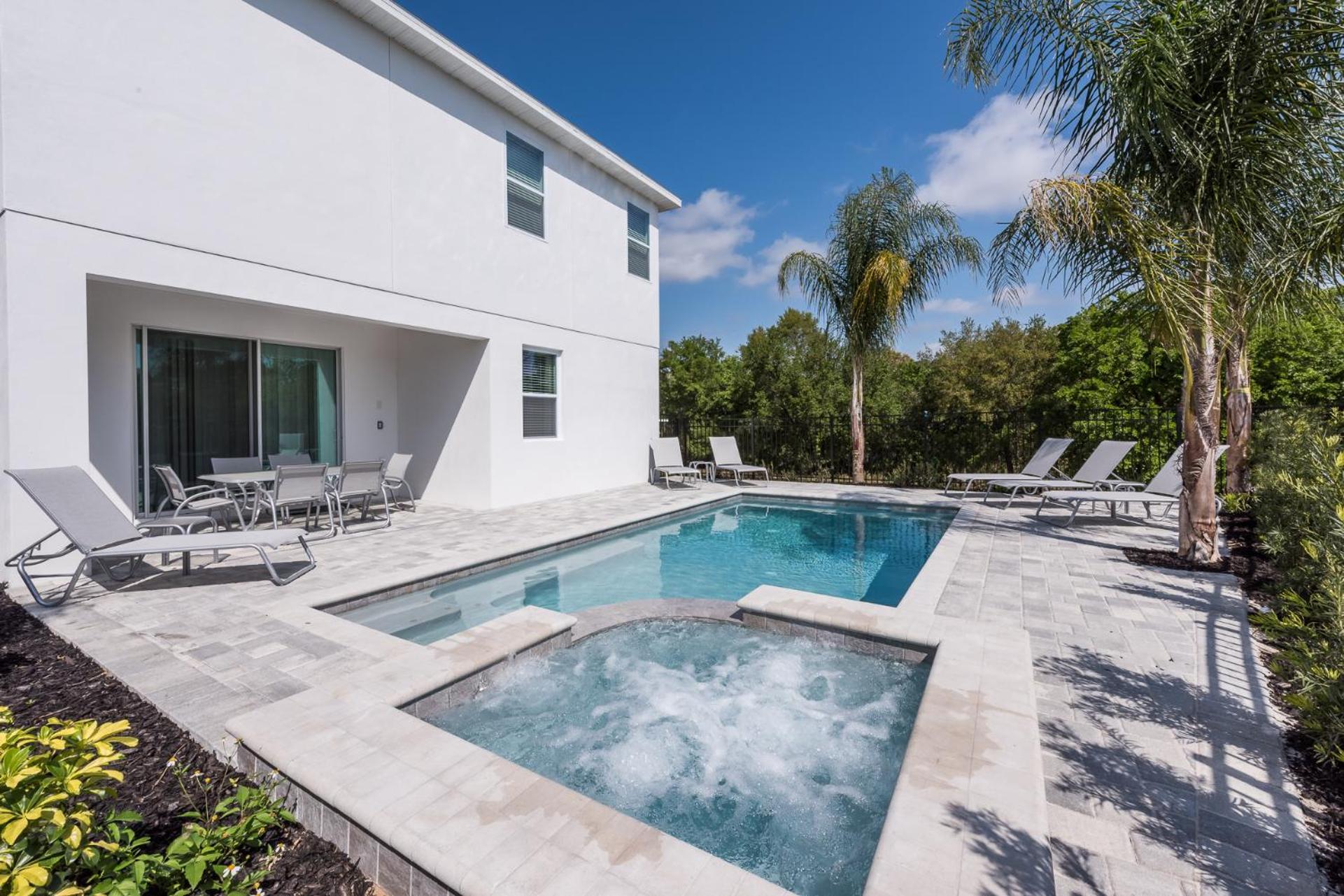 Groovy Mouse House with private pool