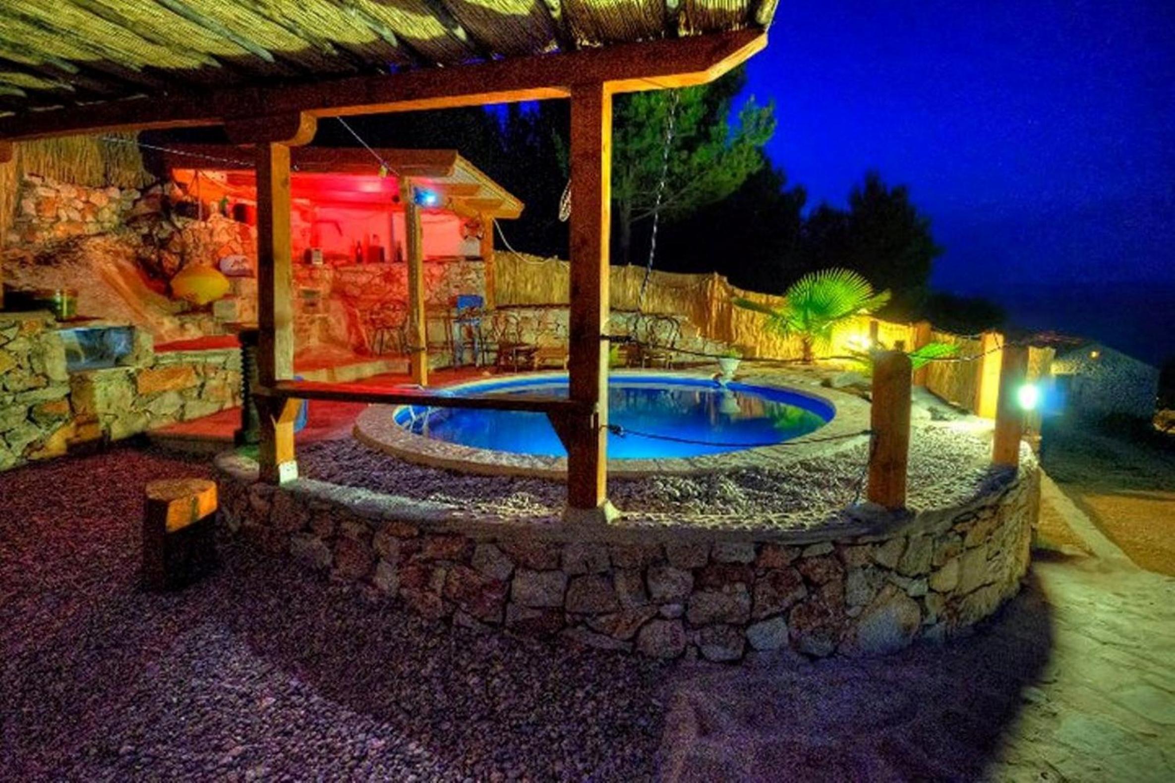 Holiday Getaway Caric view 4