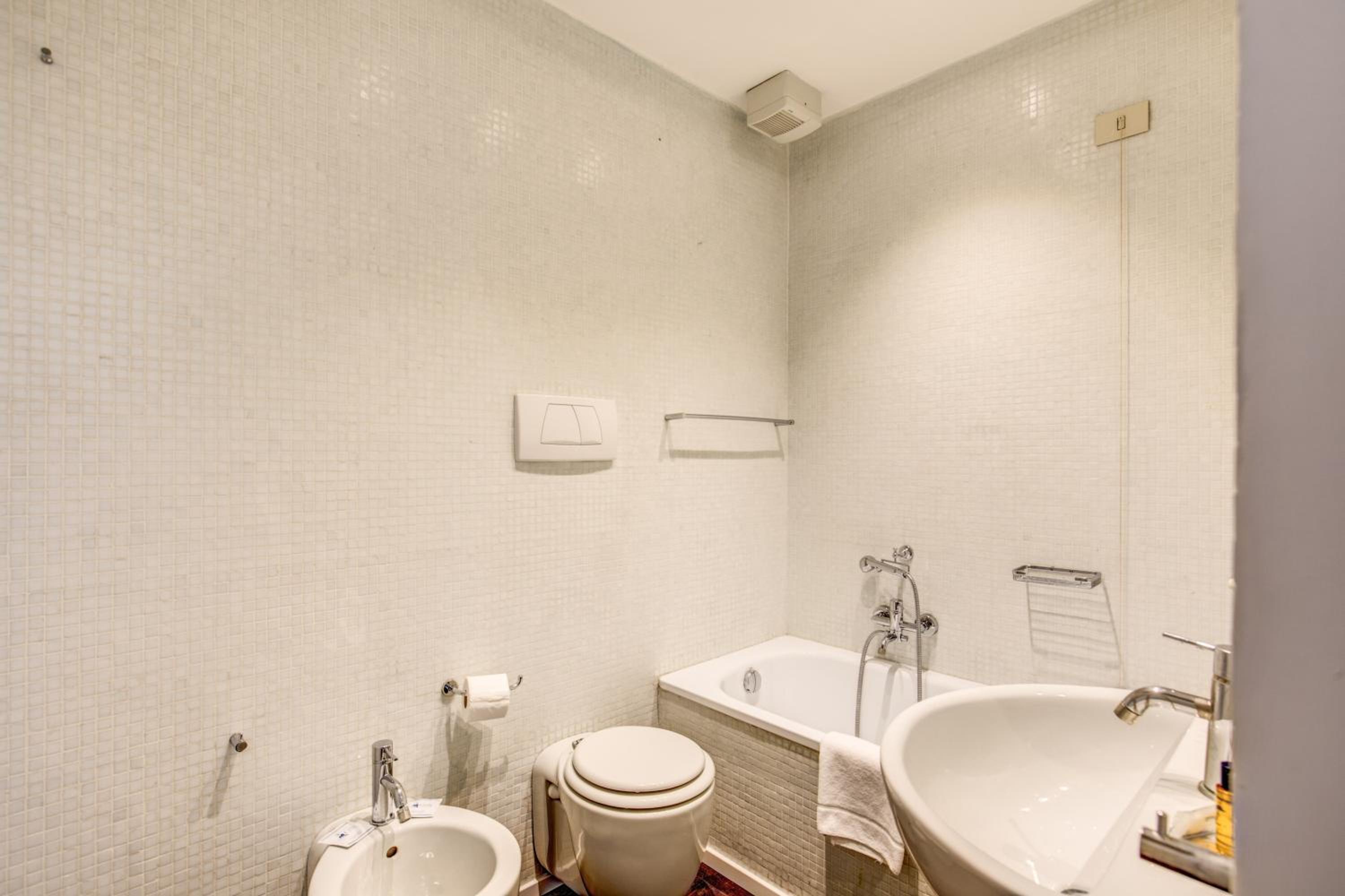 Piazza Farnese exclusive view 2 bedroom en suite