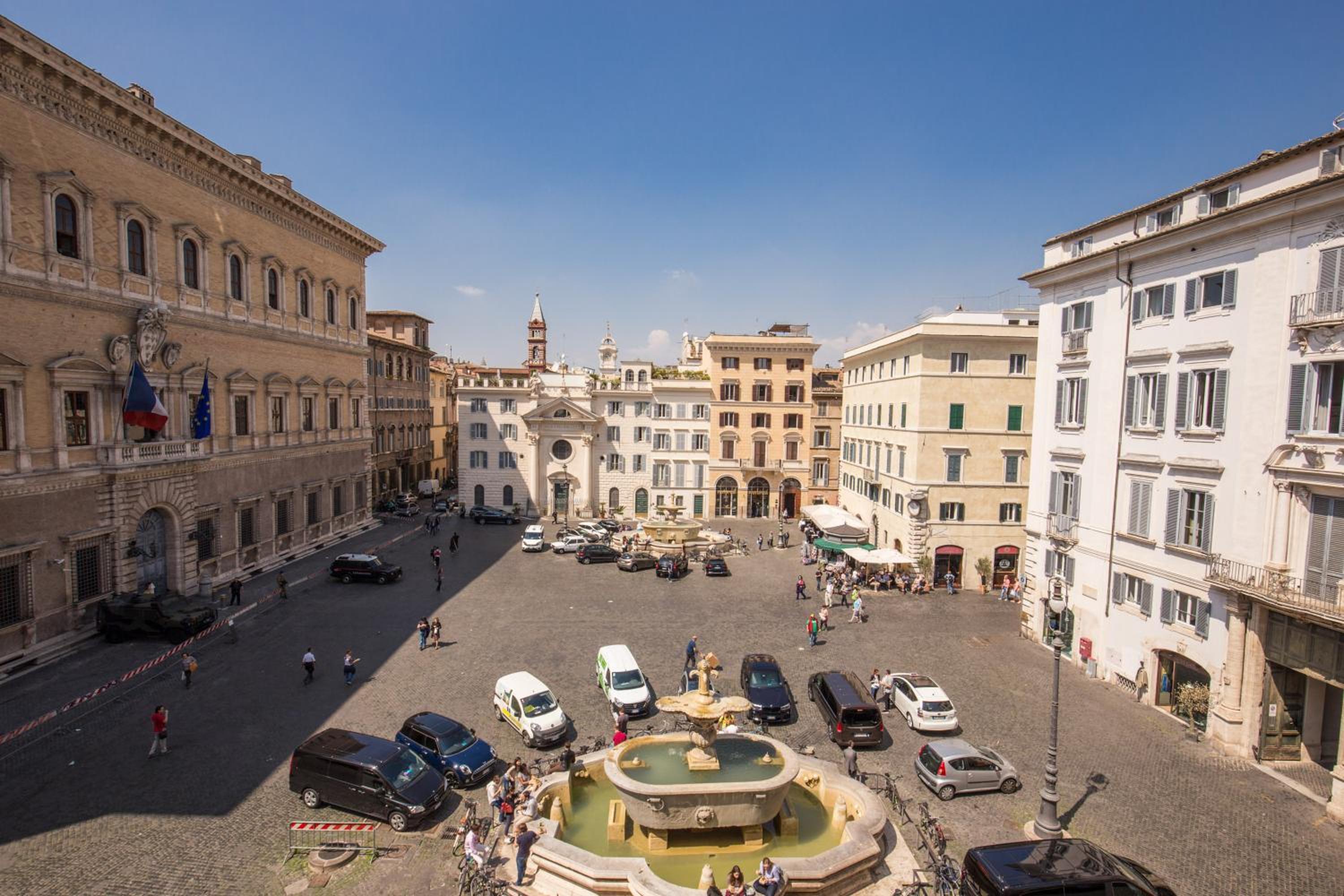 Piazza Farnese exclusive view 2 bedroom en suite