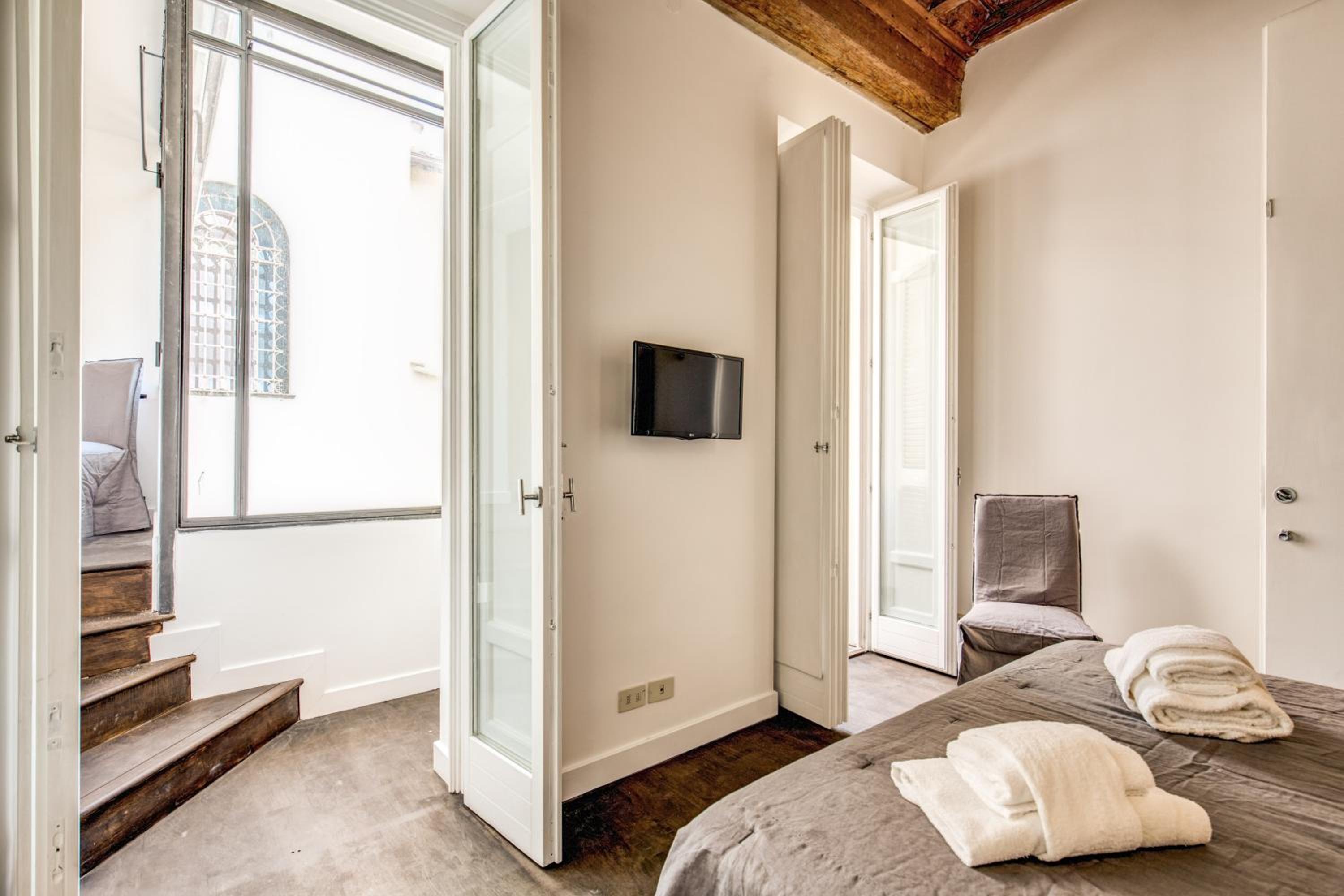 Piazza Farnese exclusive view 2 bedroom en suite