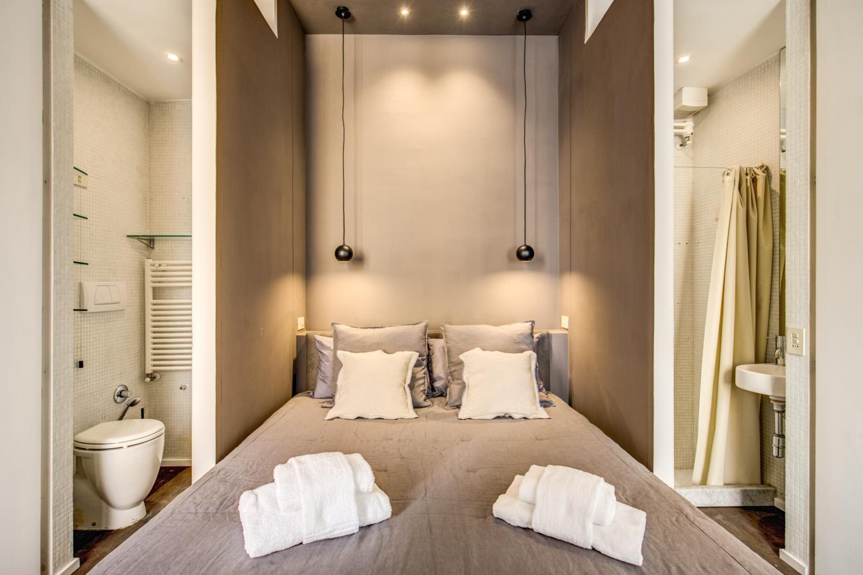 Piazza Farnese exclusive view 2 bedroom en suite