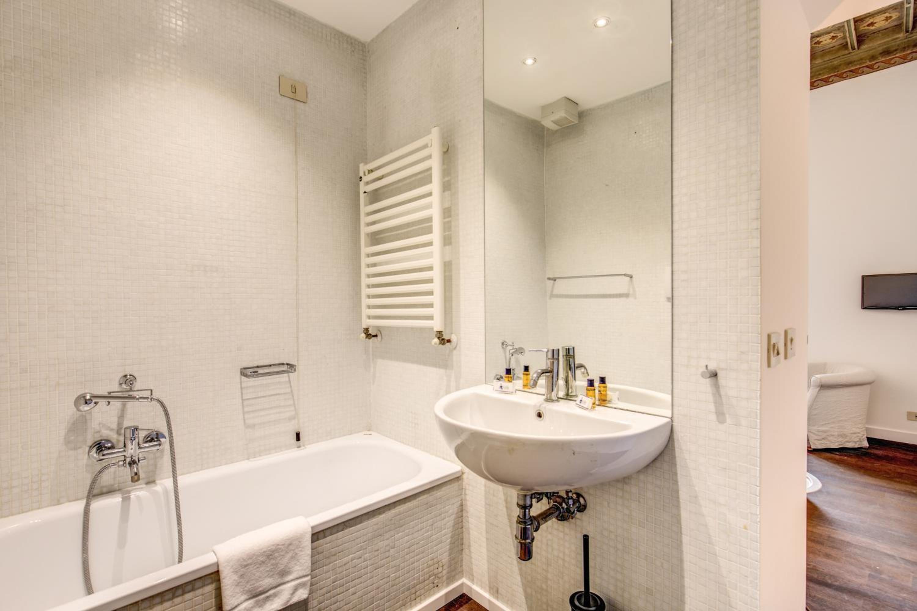 Piazza Farnese exclusive view 2 bedroom en suite