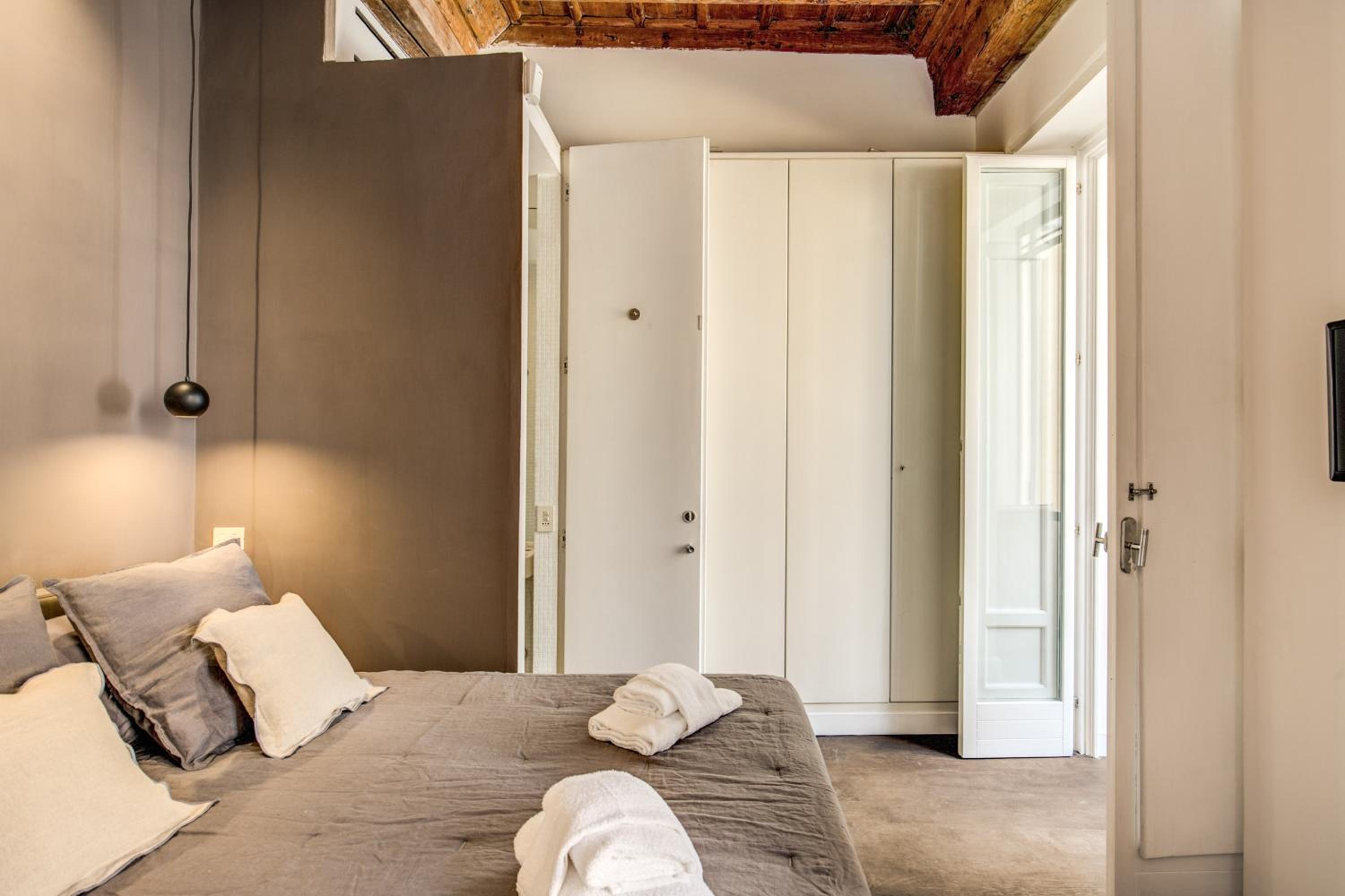 Piazza Farnese exclusive view 2 bedroom en suite