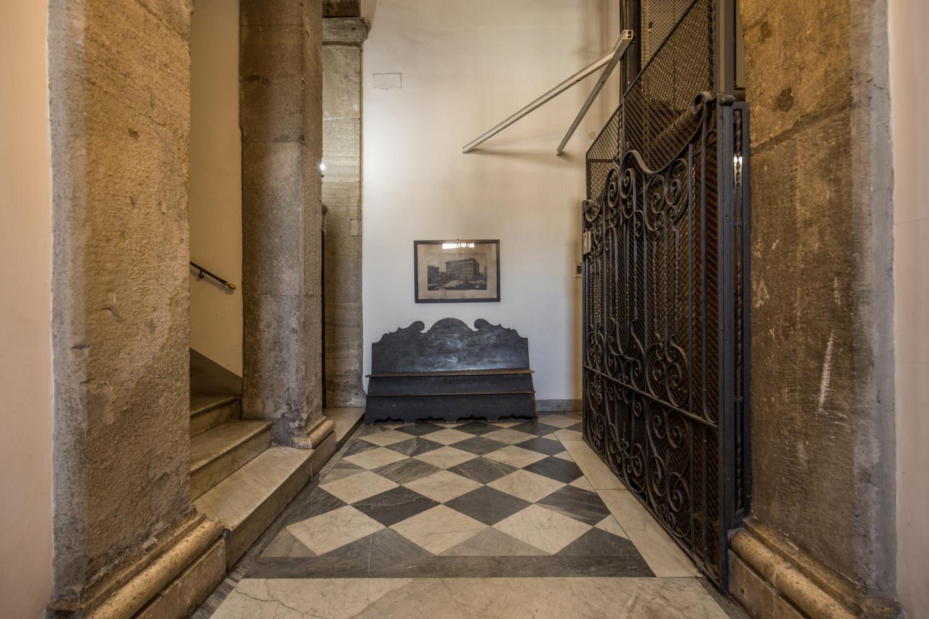 Piazza Farnese exclusive view 2 bedroom en suite