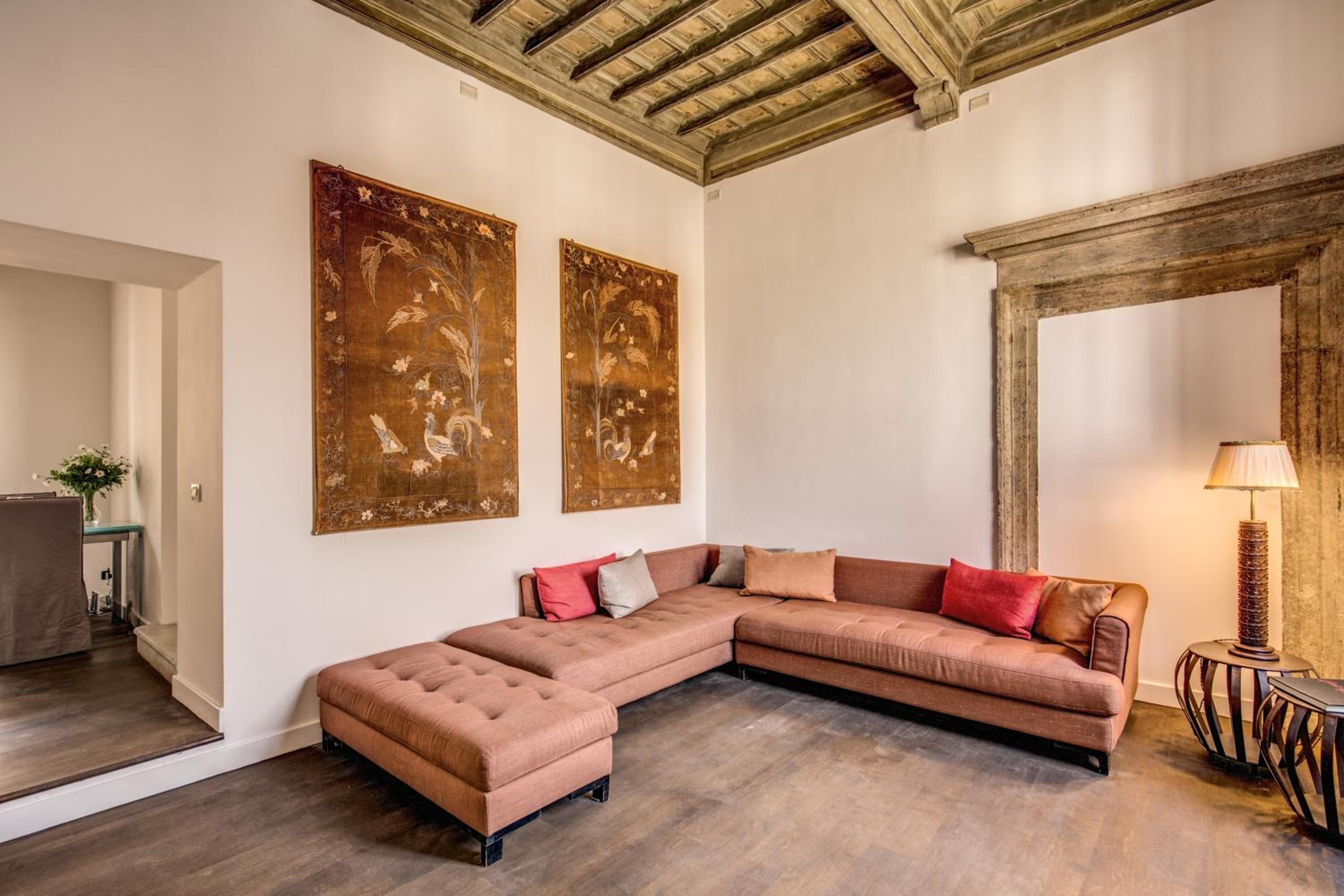 Piazza Farnese exclusive view 2 bedroom en suite