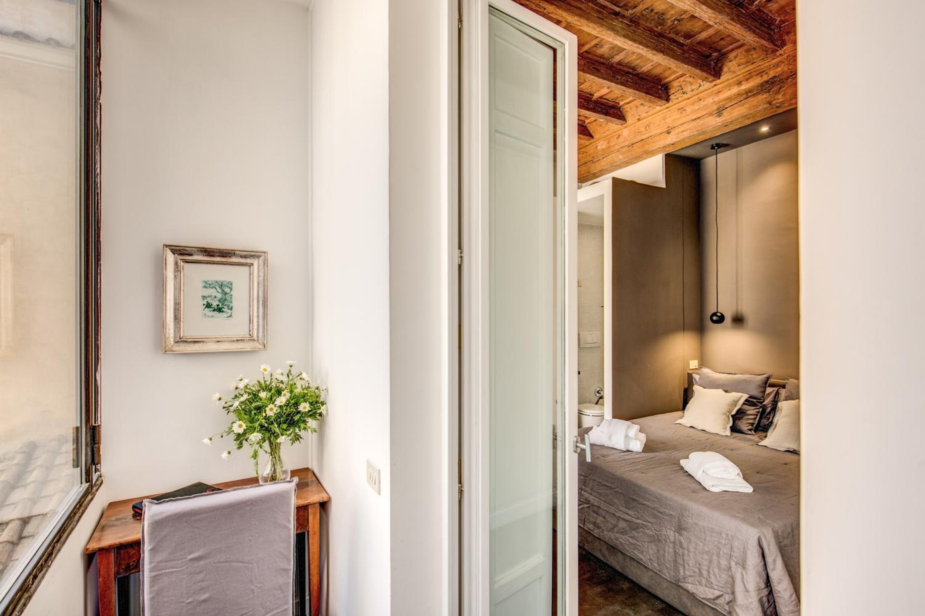 Piazza Farnese exclusive view 2 bedroom en suite