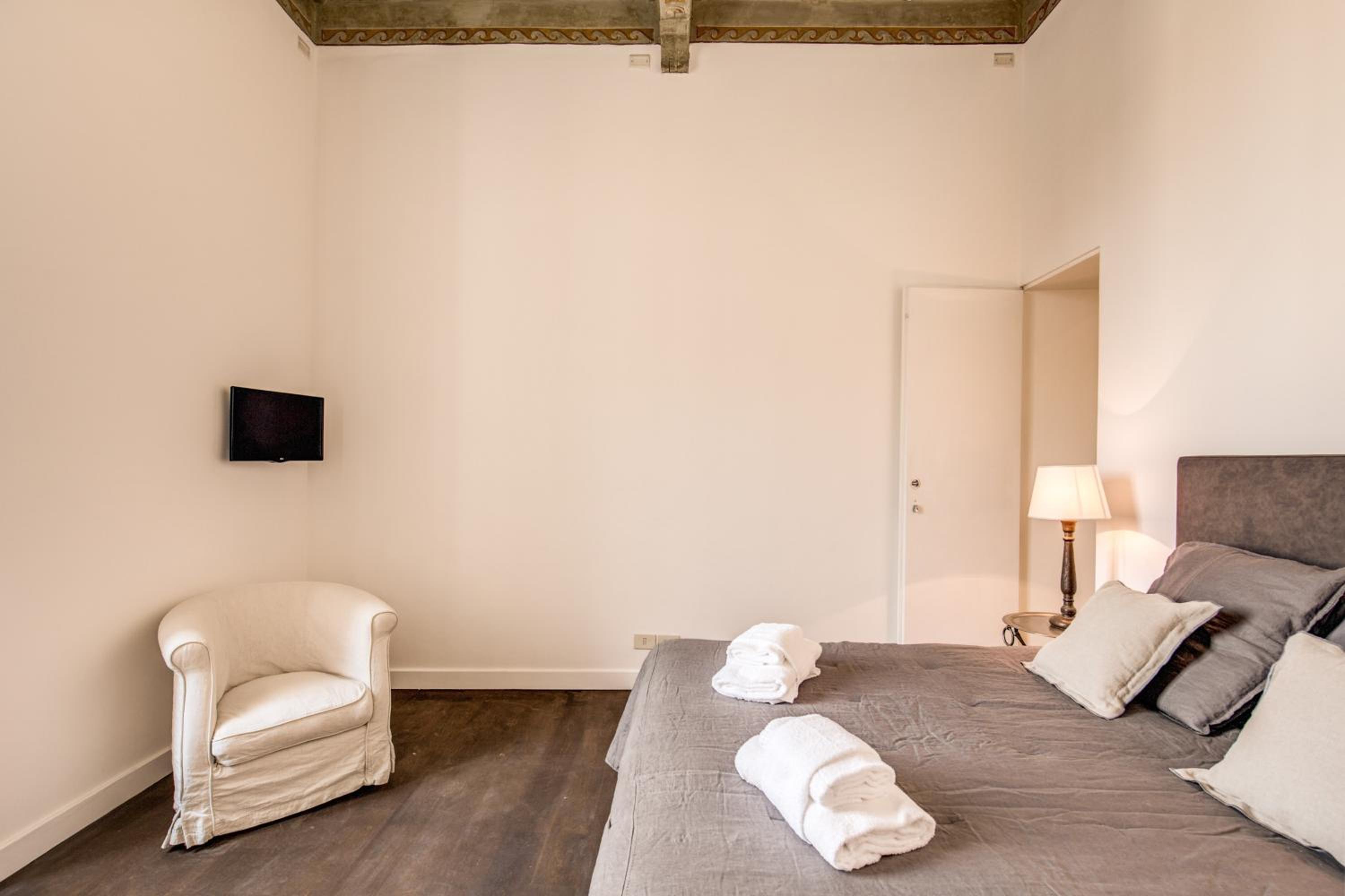 Piazza Farnese exclusive view 2 bedroom en suite