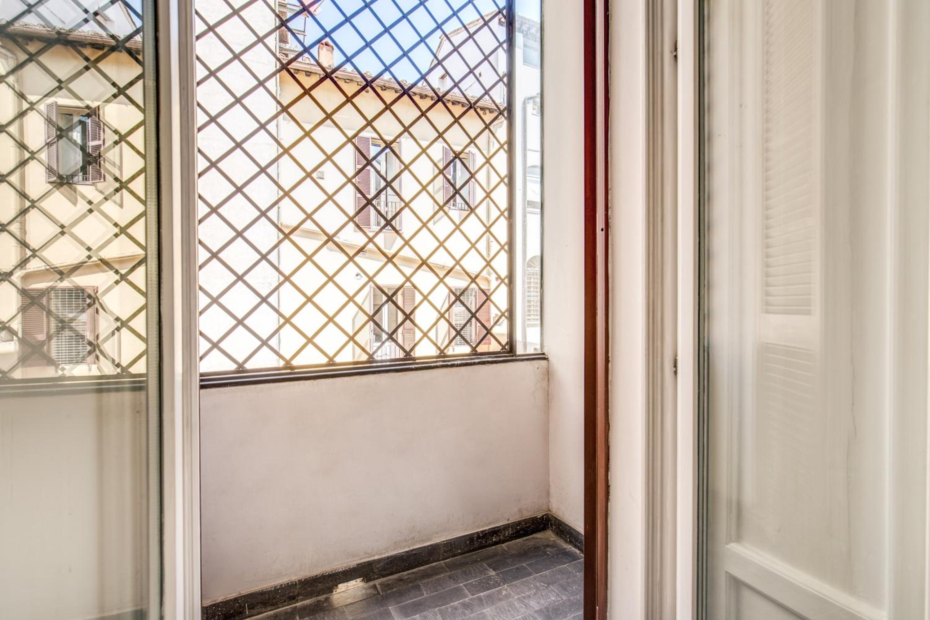 Piazza Farnese exclusive view 2 bedroom en suite