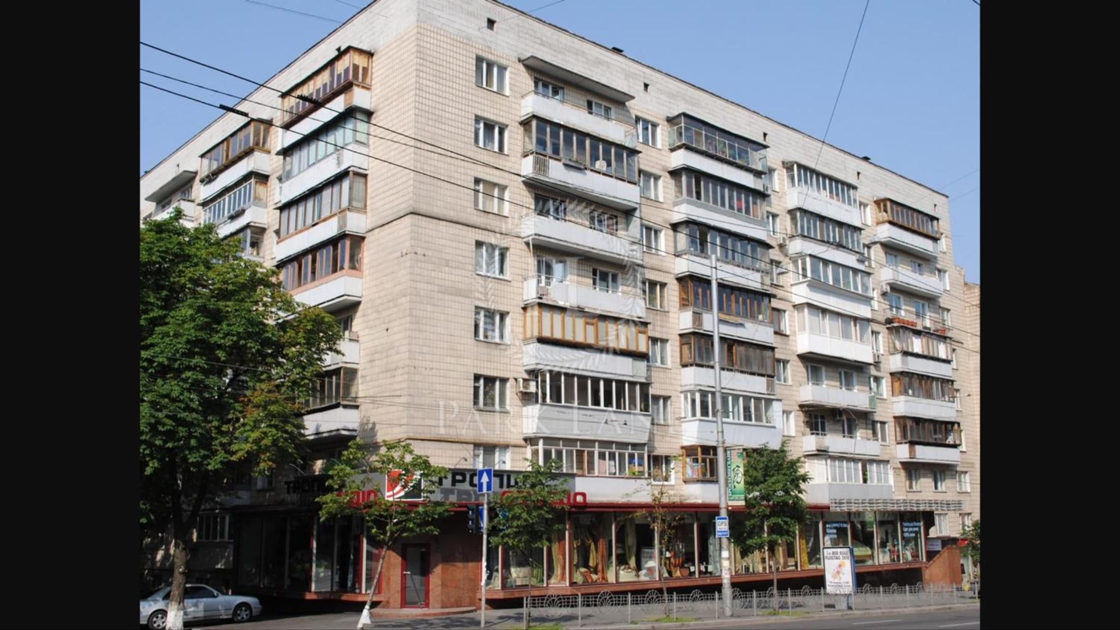 Kyiv downtown apartment on Saksaganskogo street 87
