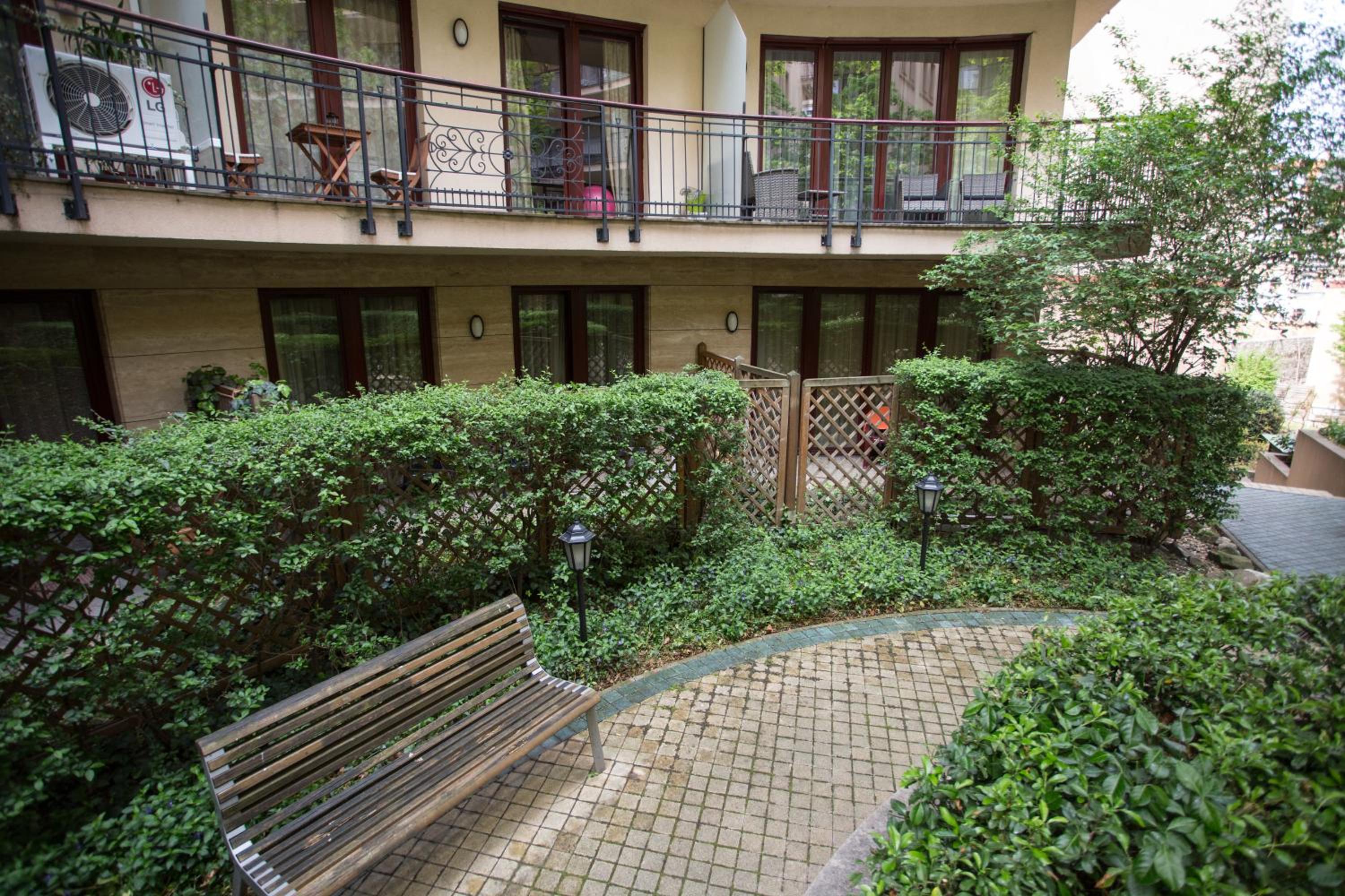 All Seasons Apartments view 5