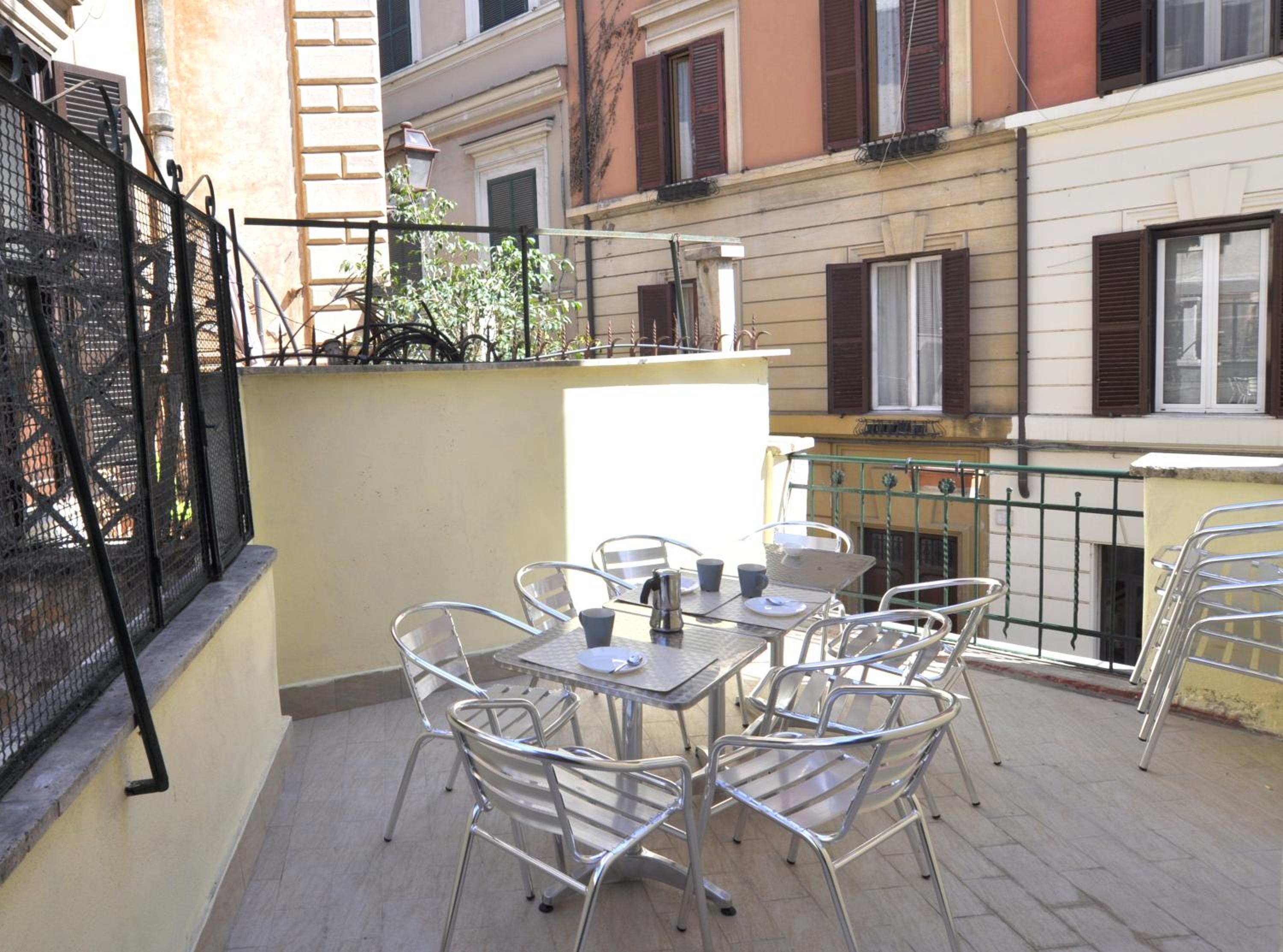 Flatinrome Trastevere Complex en Rome — balance & terrace