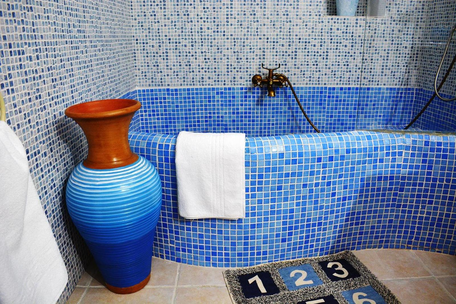 Casas Cueva con piscina y barbacoa