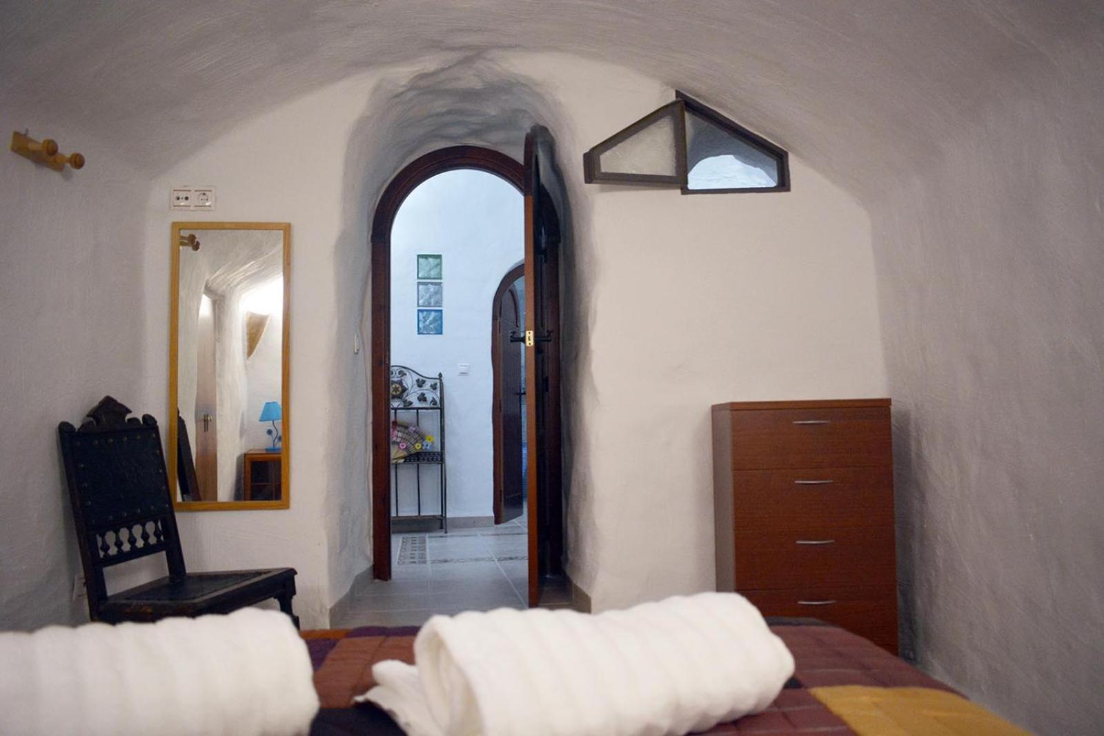 Casas Cueva con piscina y barbacoa