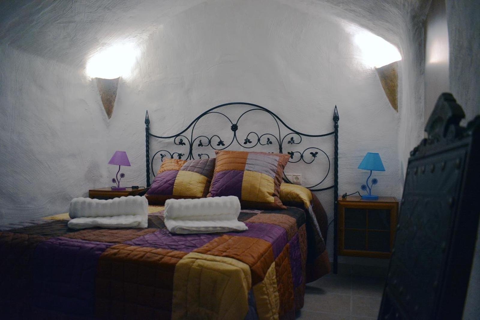 Casas Cueva con piscina y barbacoa
