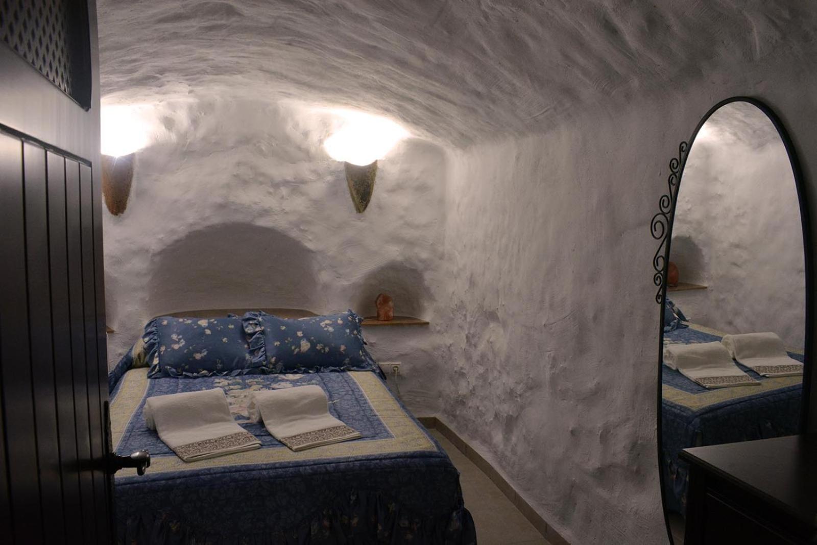 Casas Cueva con piscina y barbacoa