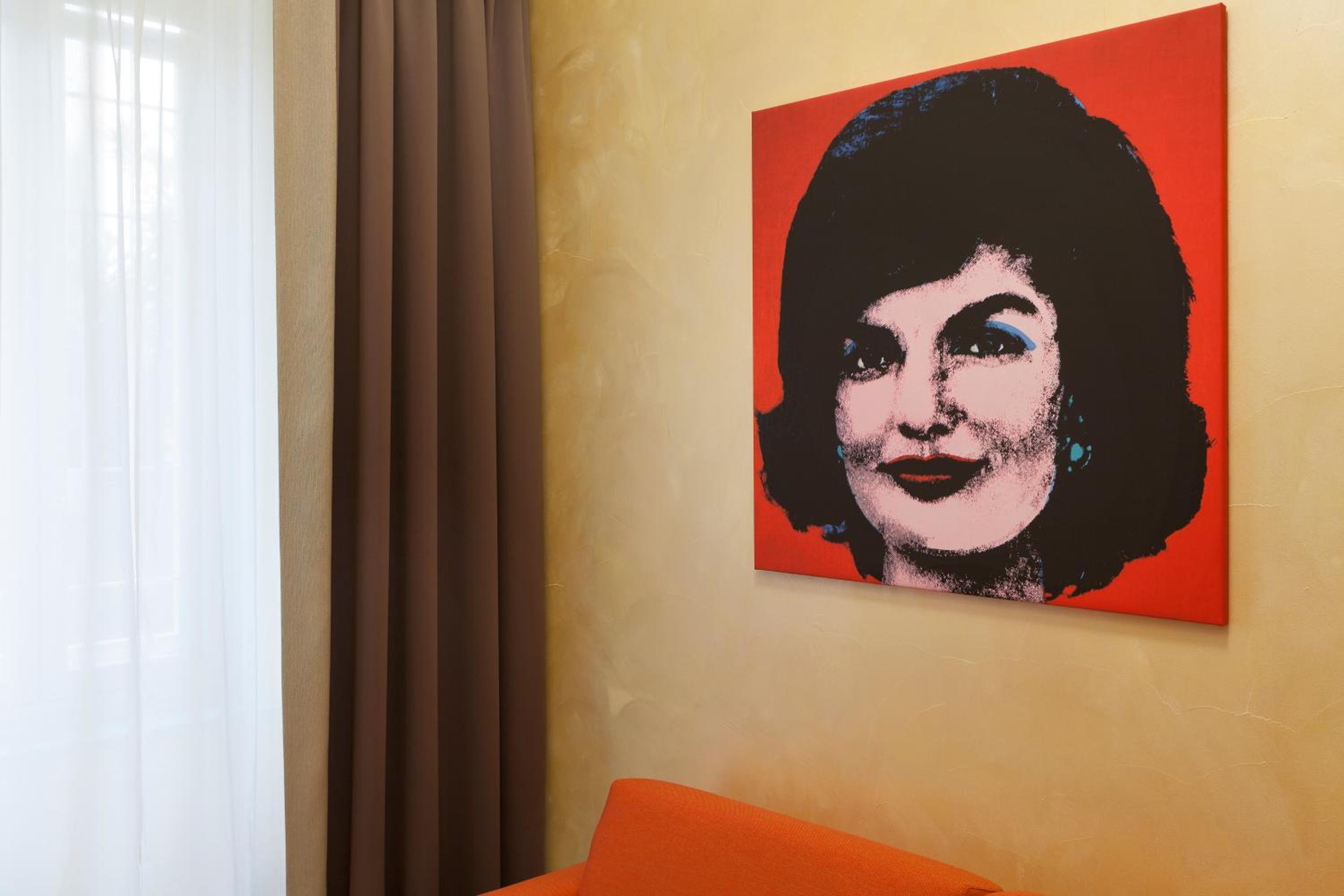 Jackie's Apartments