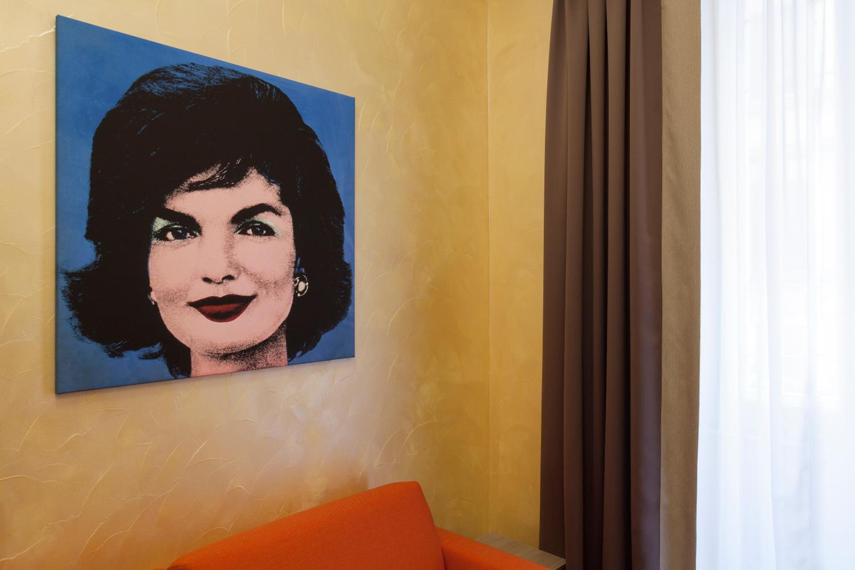 Jackie's Apartments
