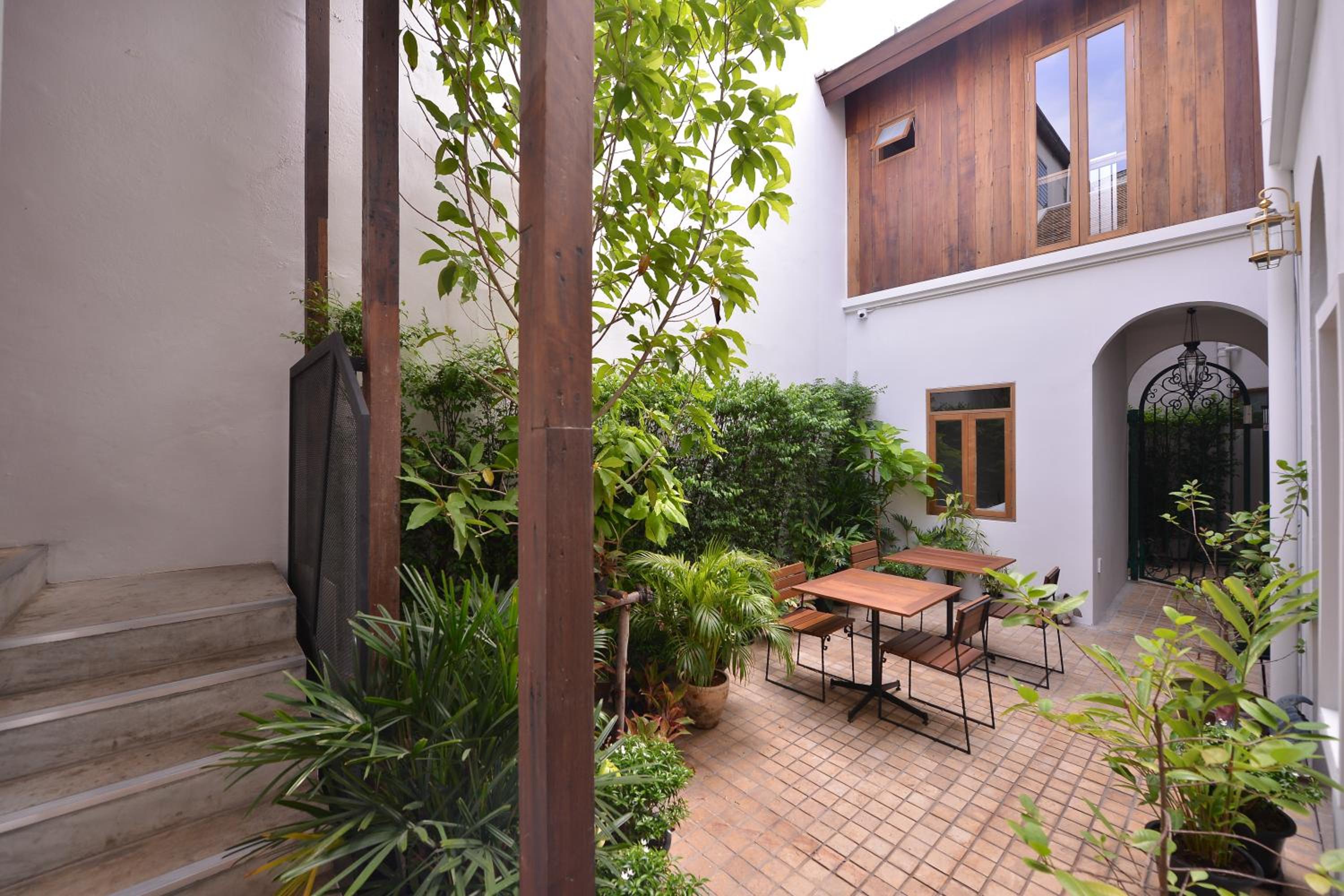 Neighbor Phuthon