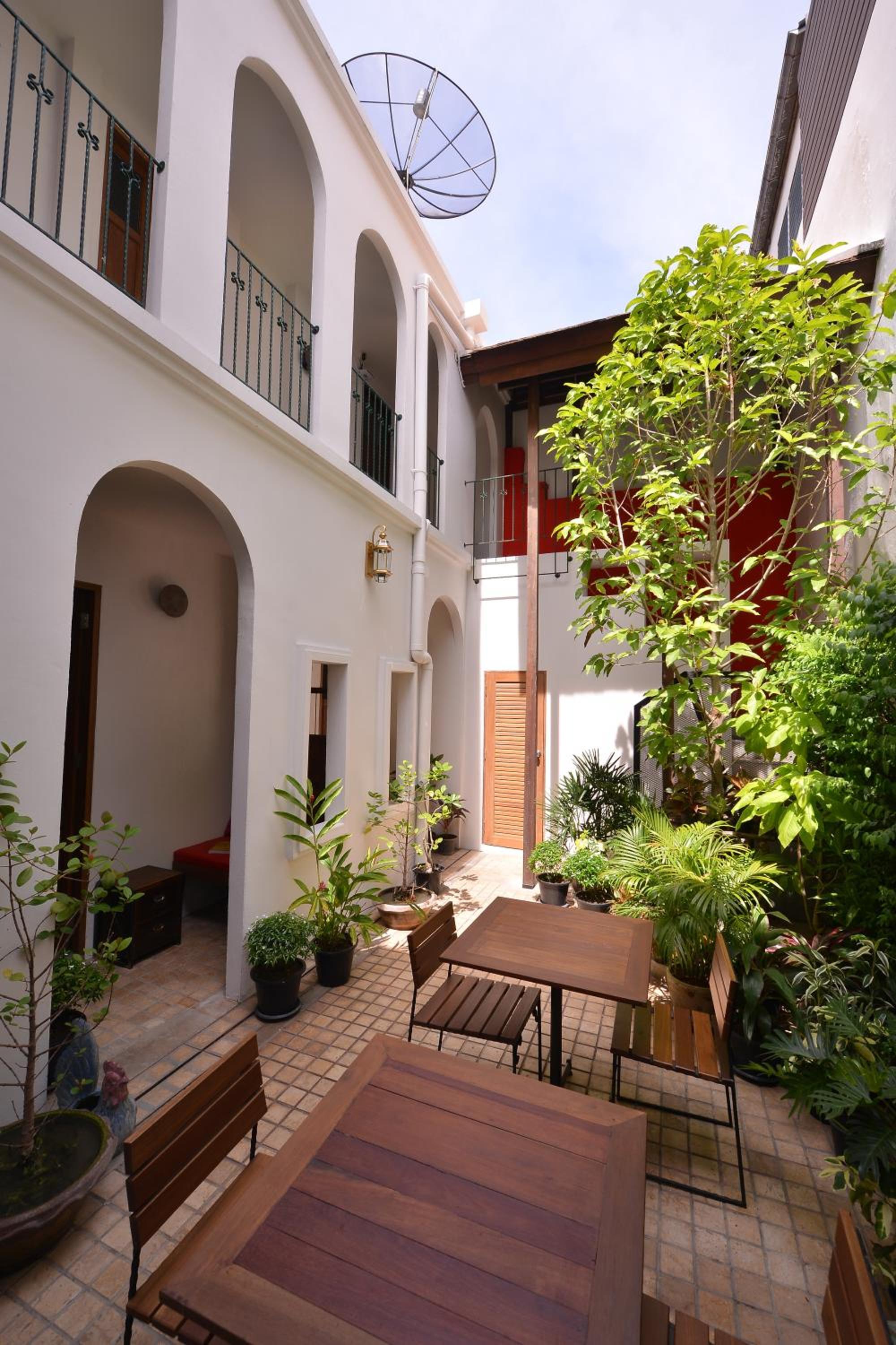 Neighbor Phuthon