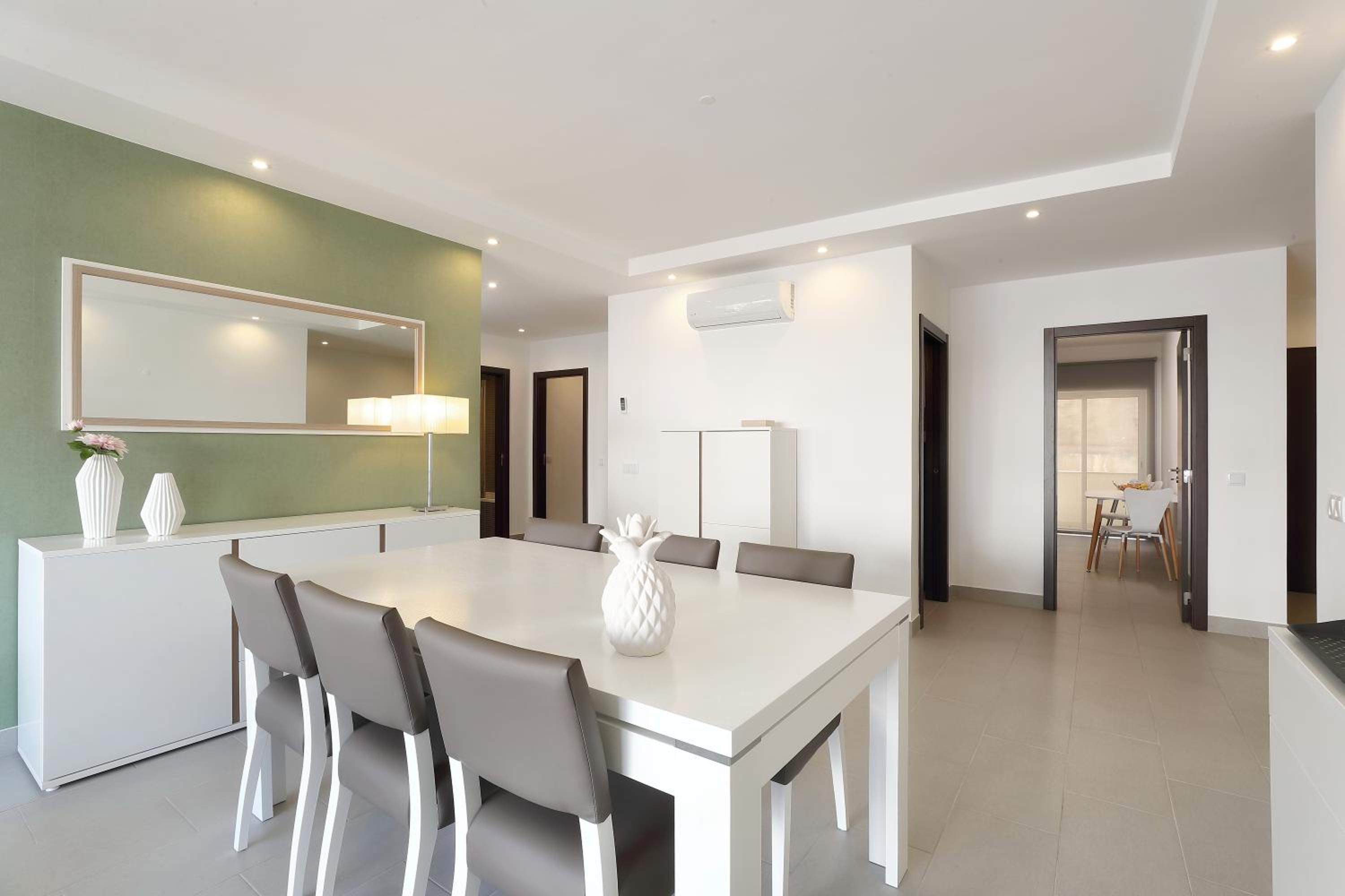 Original 3 Bedroom Downtown view 4