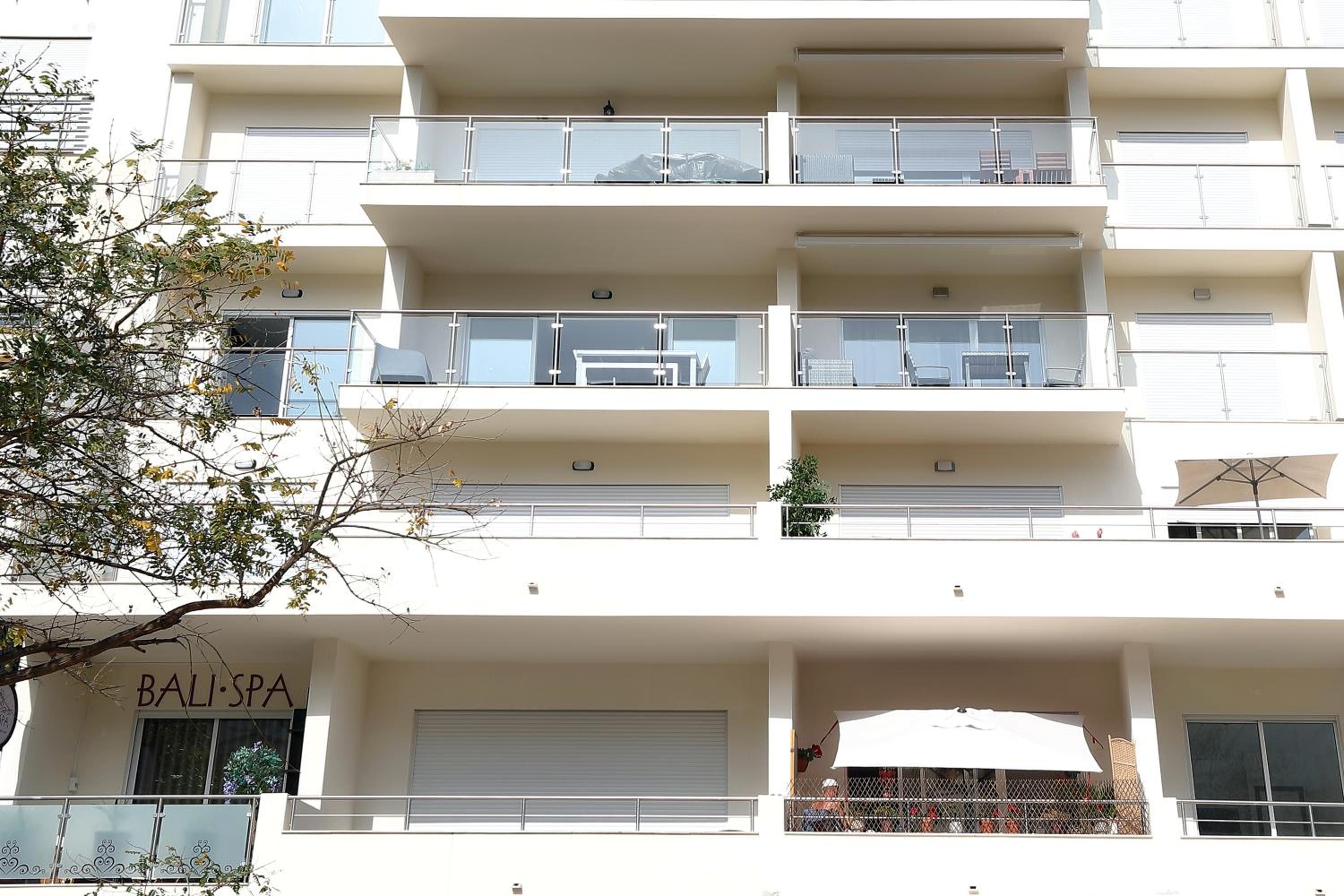 Original 3 Bedroom Downtown view 2