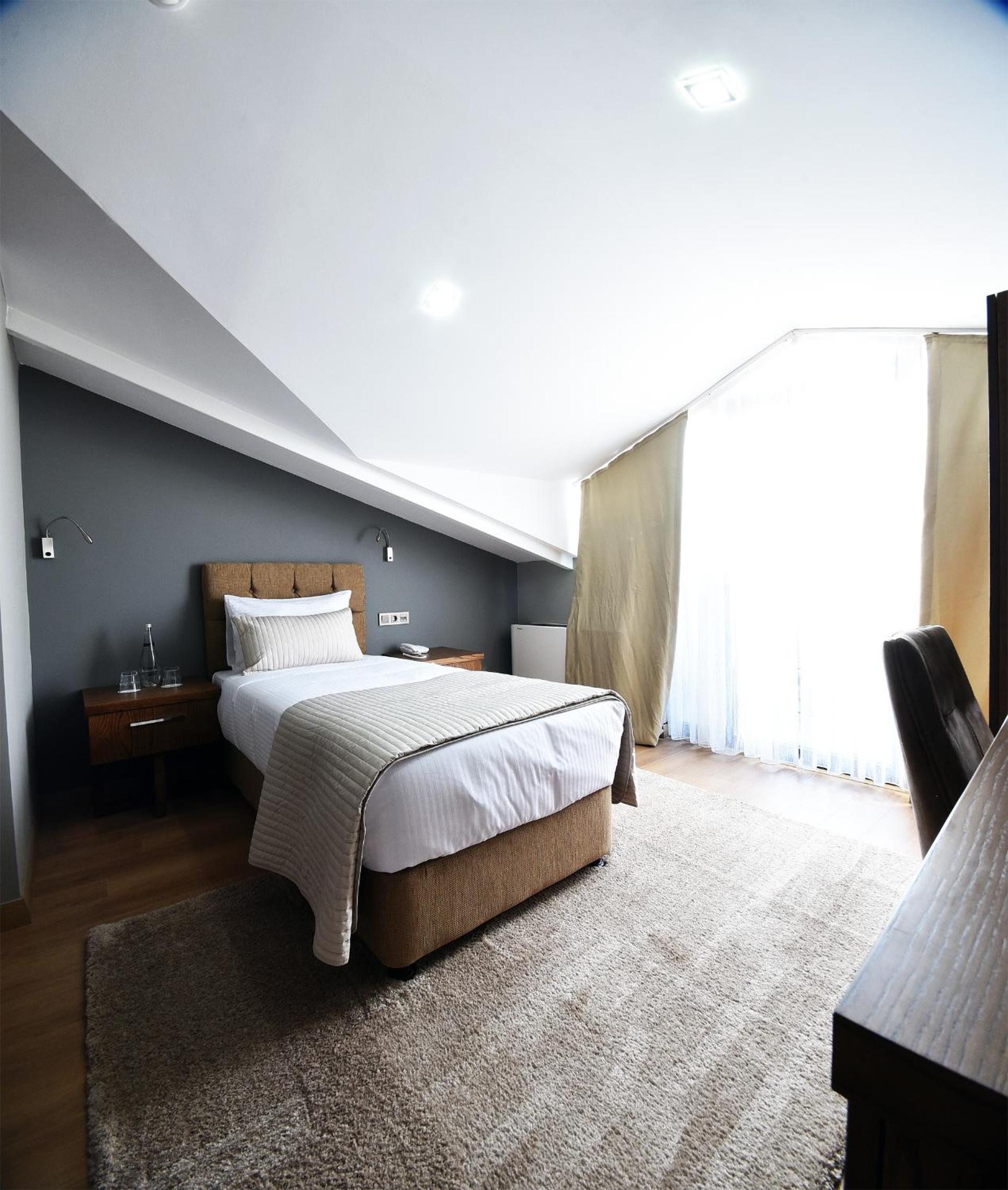 The Elegant Otel - Image 43