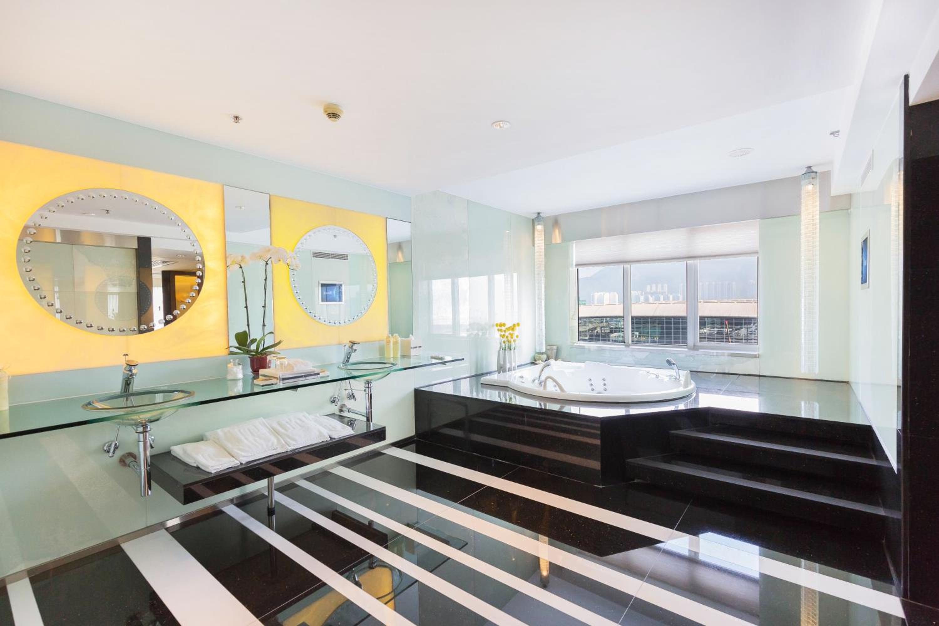 Regal Airport Hotel 4