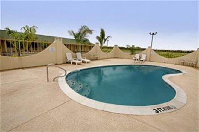 Riviera Inn and Suites - Property Image 8